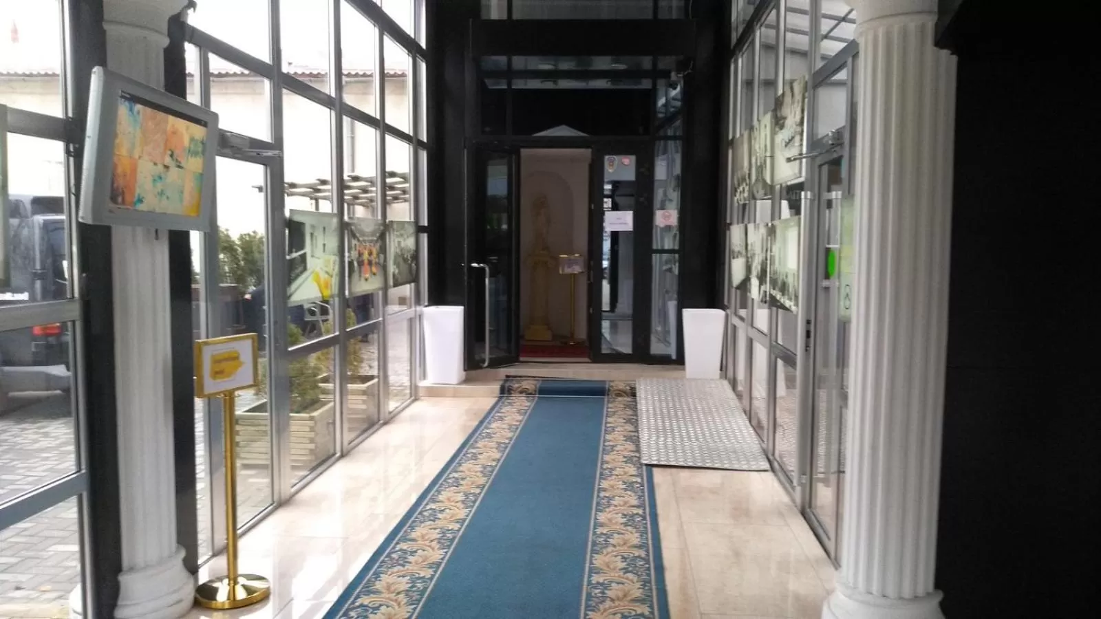 Facade/entrance in Summit Villa