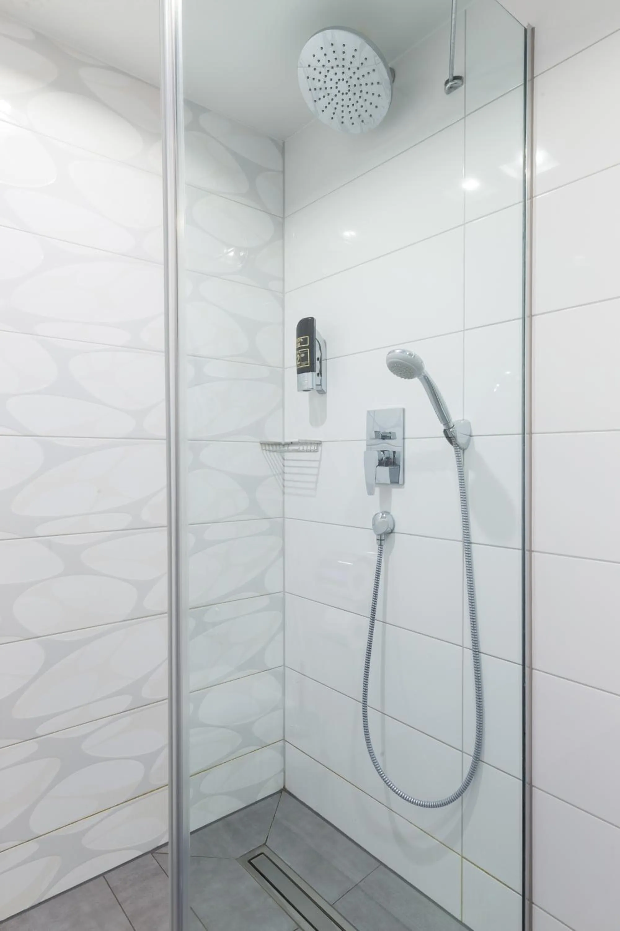 Shower in Hotel Bayer's