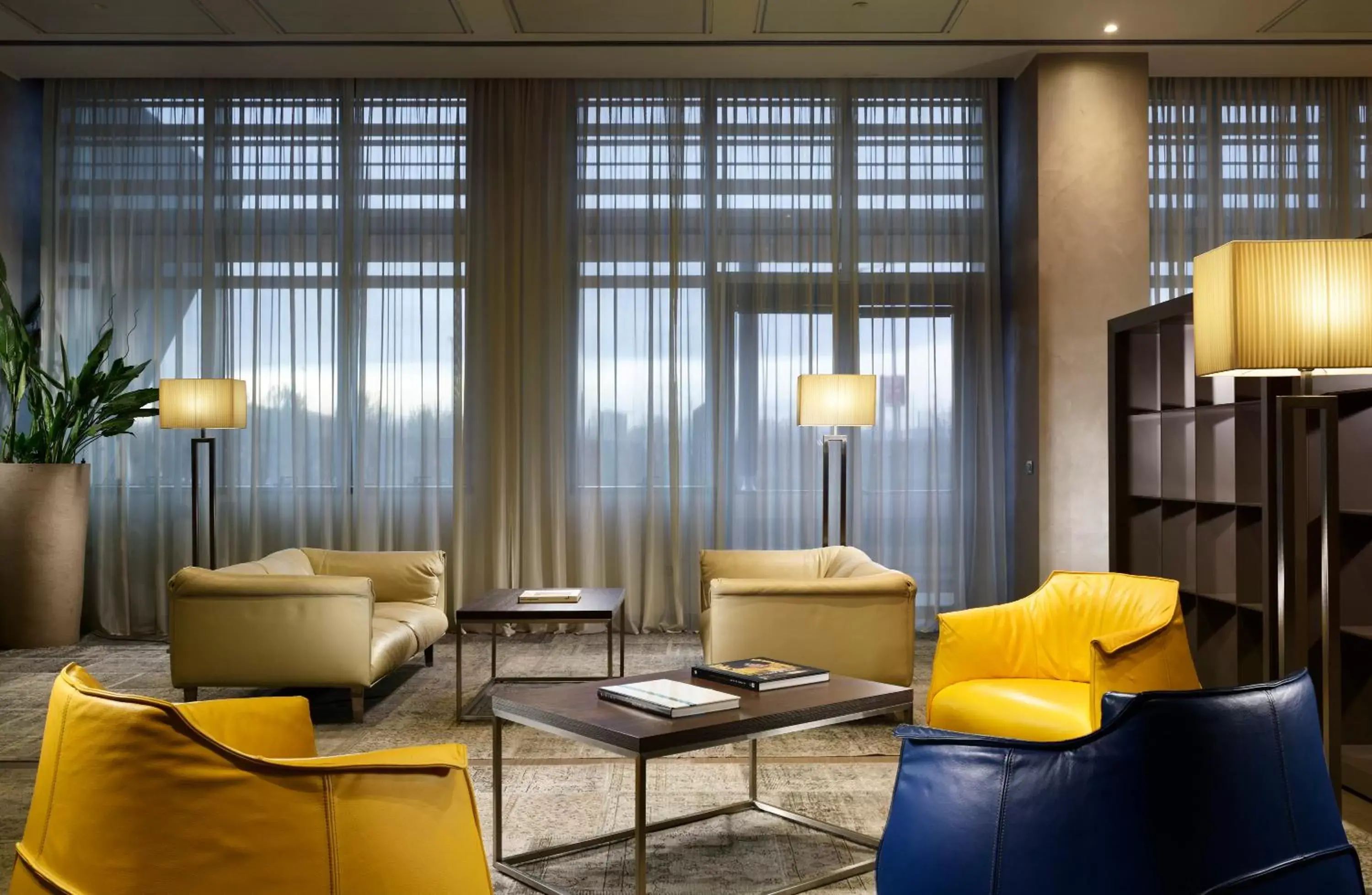Lounge or bar, Seating Area in UNAHOTELS San Vitale Bologna