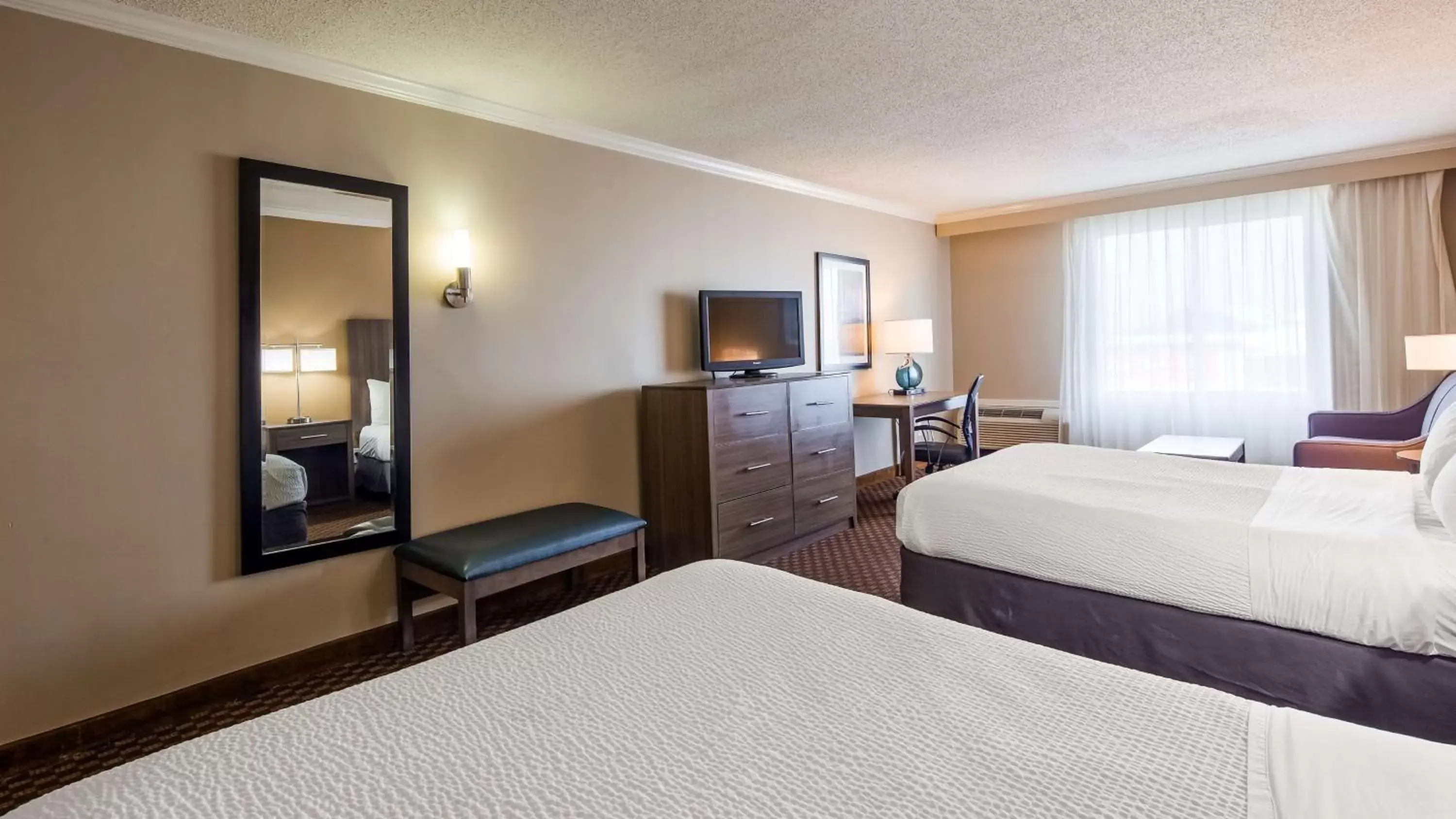 Photo of the whole room, Bed in Best Western Ocean City Hotel and Suites