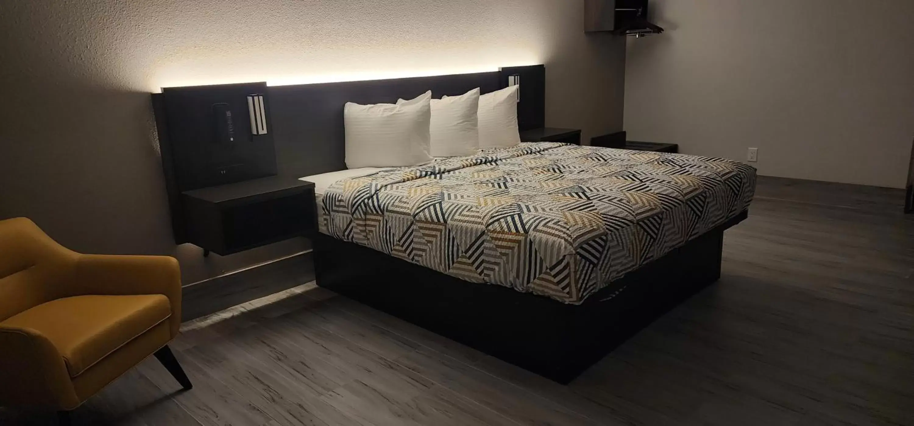 Bed in Motel 6 Aransas Pass TX