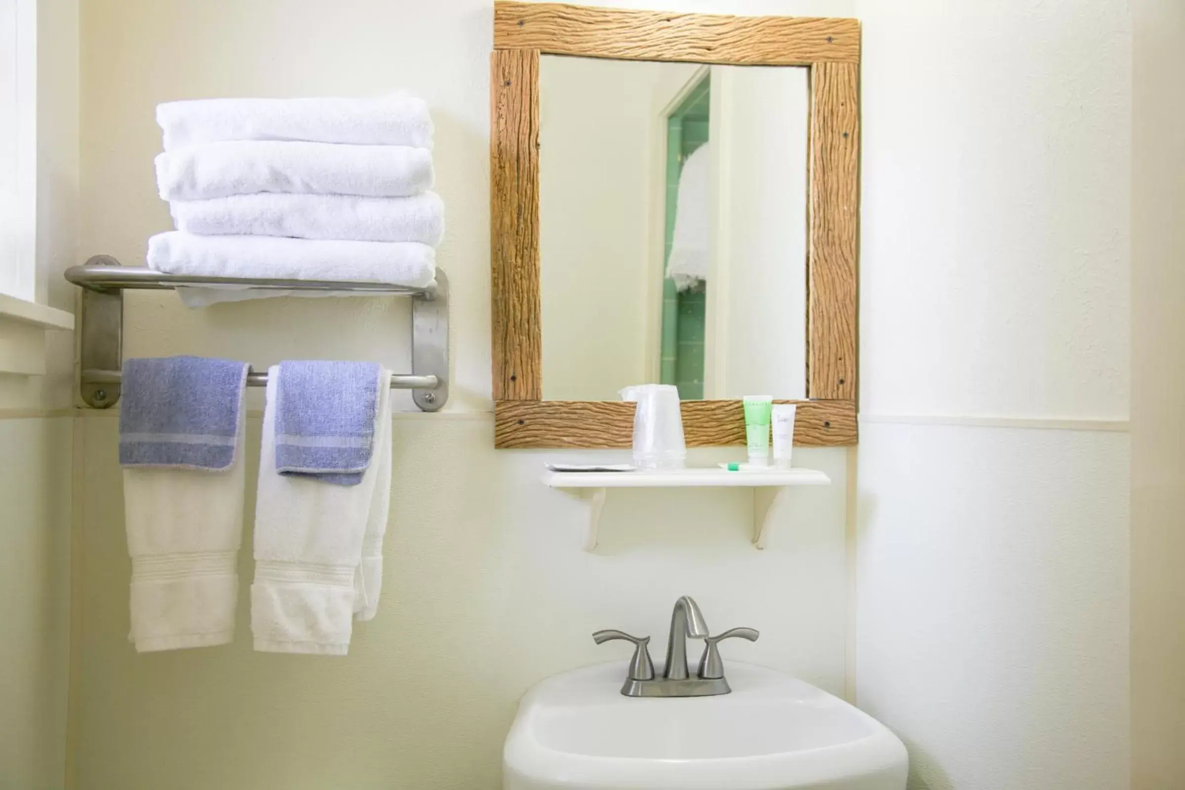 Bathroom in Shiner Country Inn