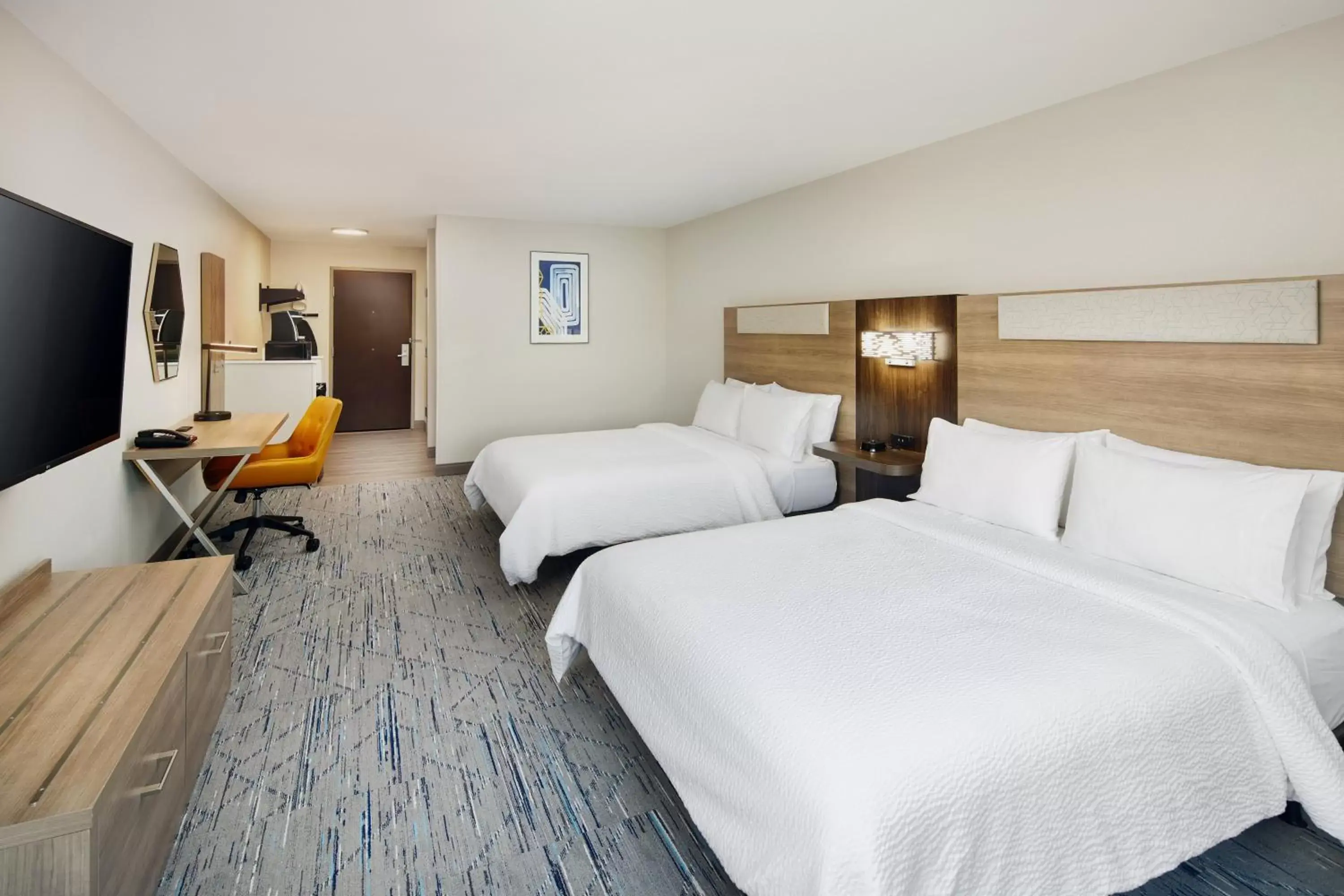 Photo of the whole room, Bed in Holiday Inn Express & Suites Bridgeport, an IHG Hotel
