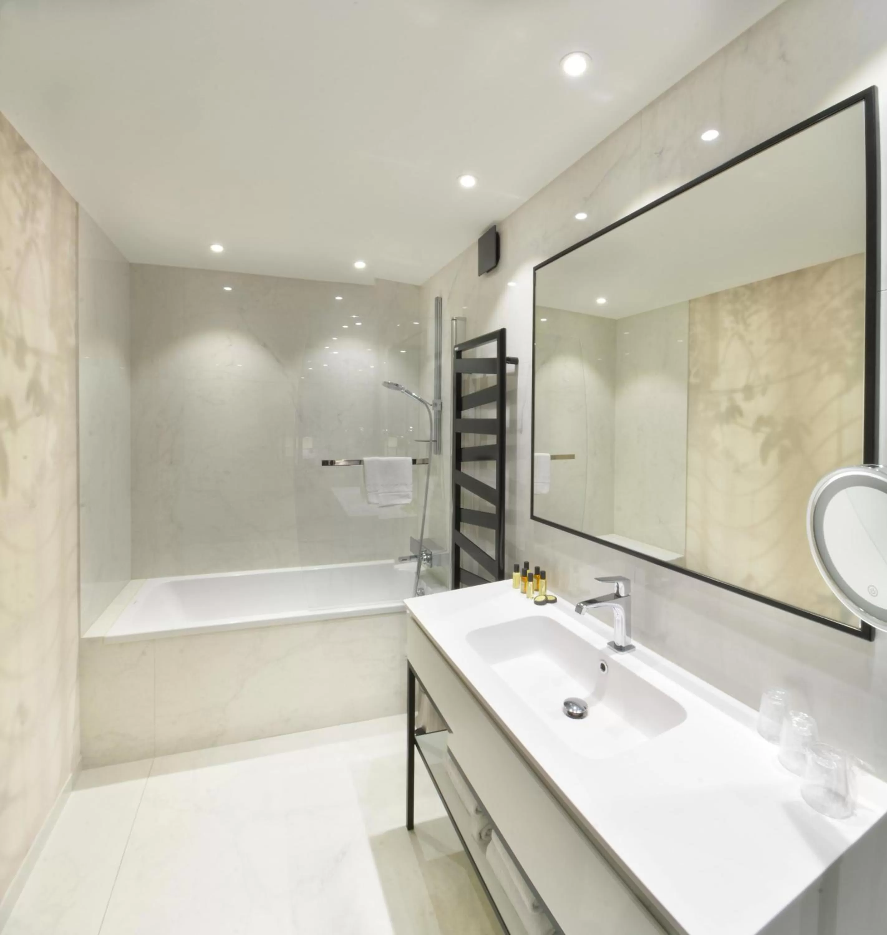 Bathroom in Hôtel Le Roosevelt Lyon