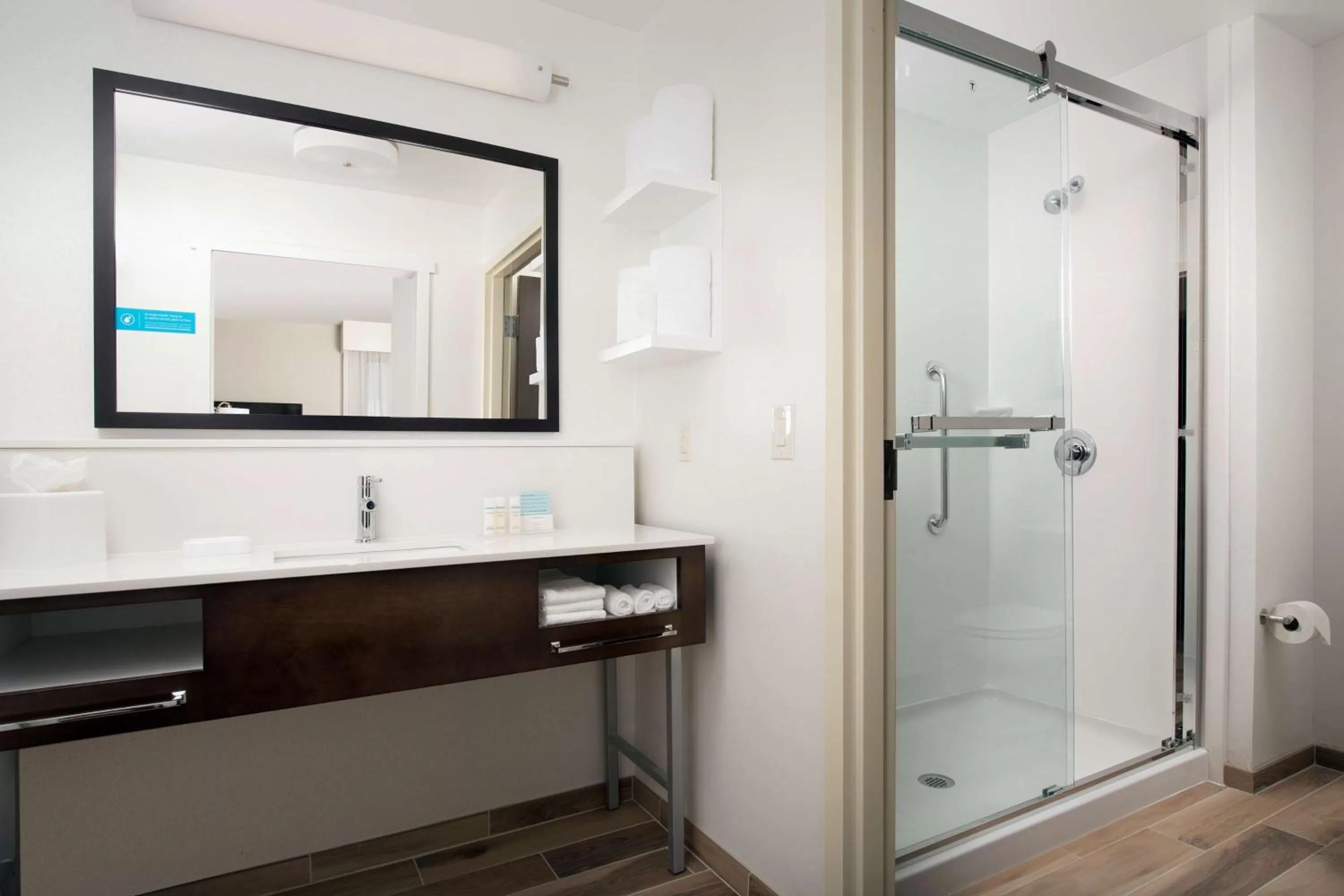 Bathroom in Hampton Inn & Suites San Antonio Lackland AFB SeaWorld