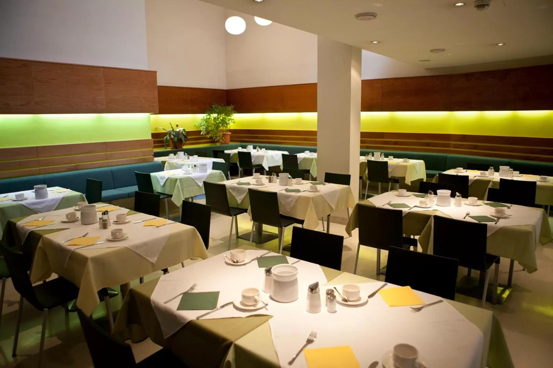 Restaurant/places to eat in Hotel Caroline Restaurant/places to eat in Hotel Caroline