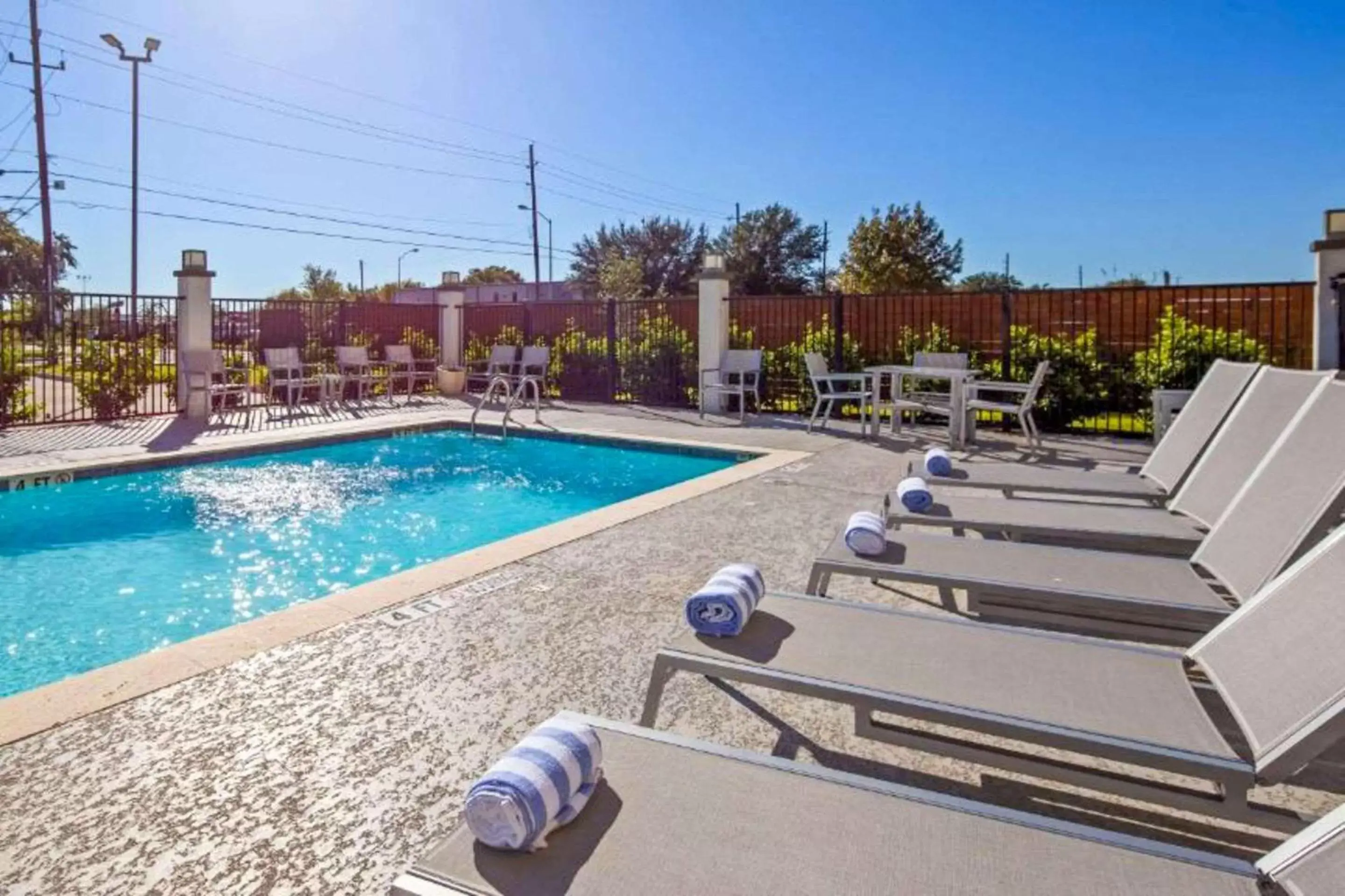 Swimming Pool in Comfort Inn & Suites Houston I-45 North - IAH