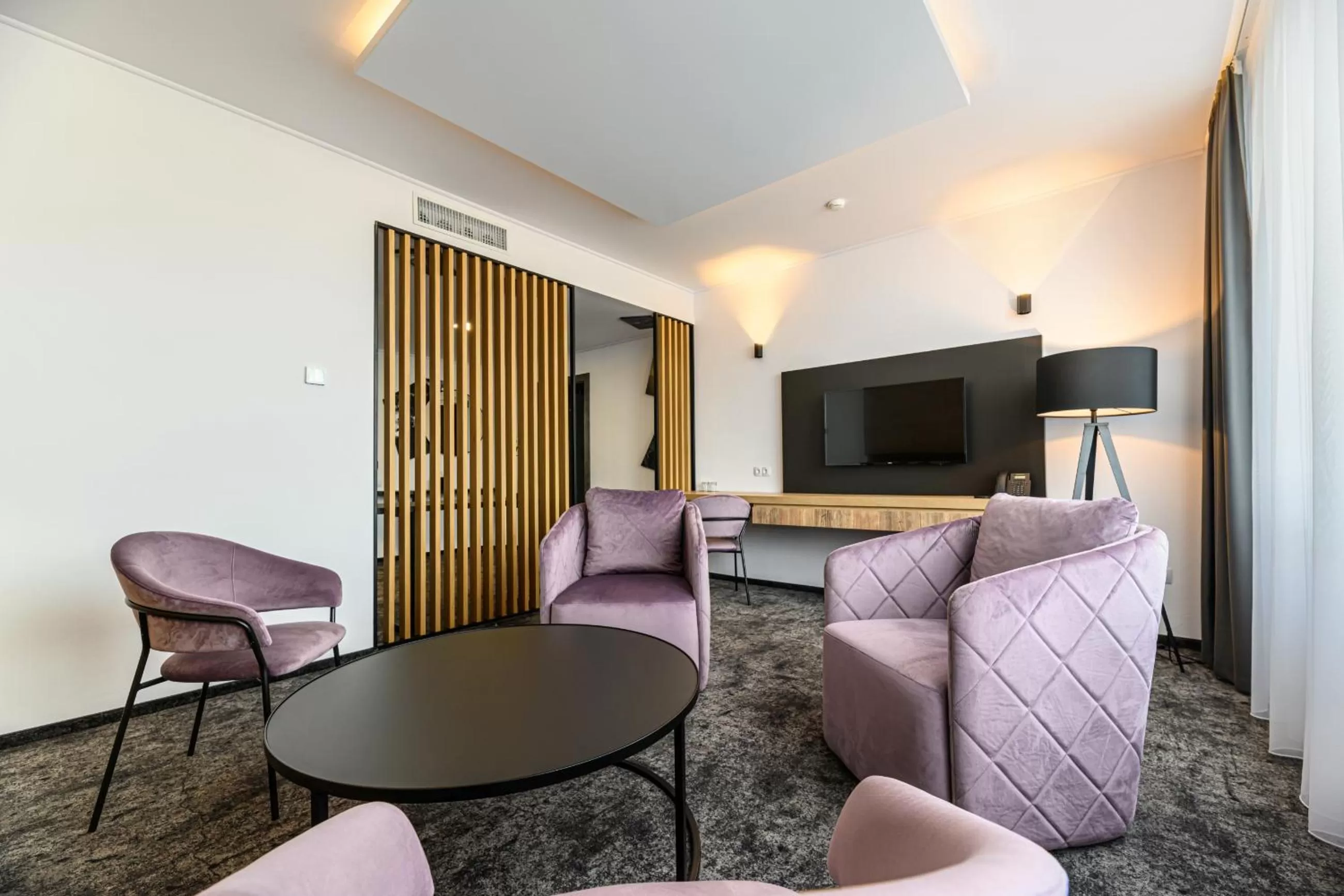 Communal lounge/ TV room in B THE HOTEL