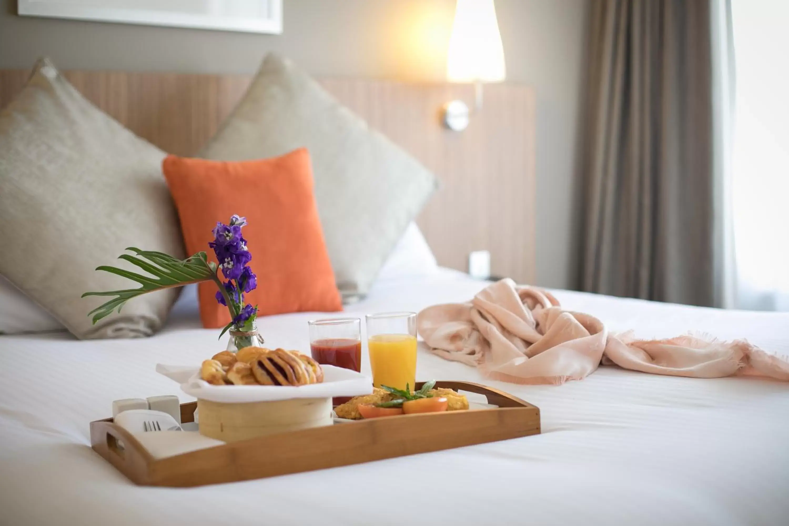 Breakfast, Bed in Mercure Sydney Parramatta