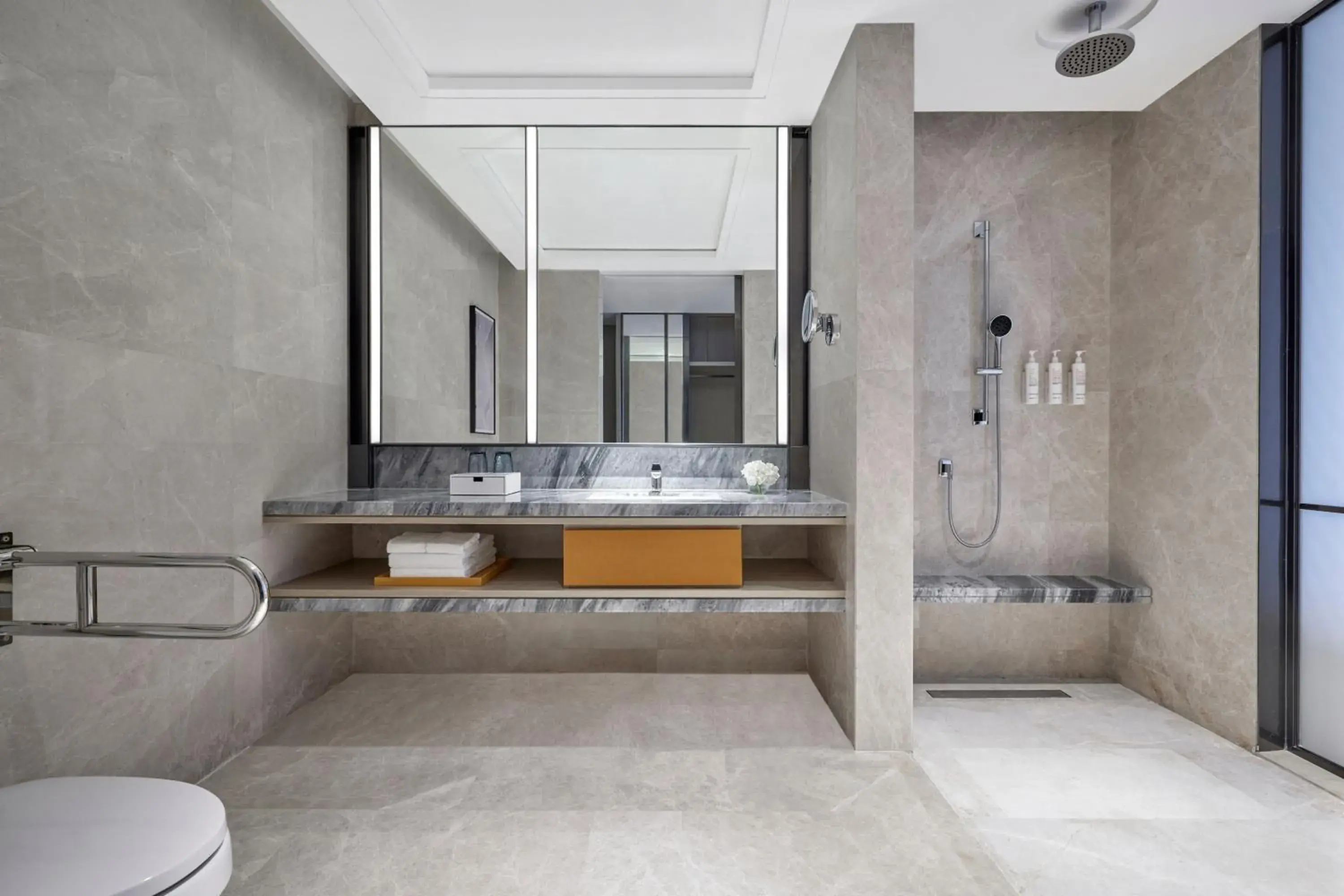 Photo of the whole room, Bathroom in Zhuhai Marriott Hotel Jinwan