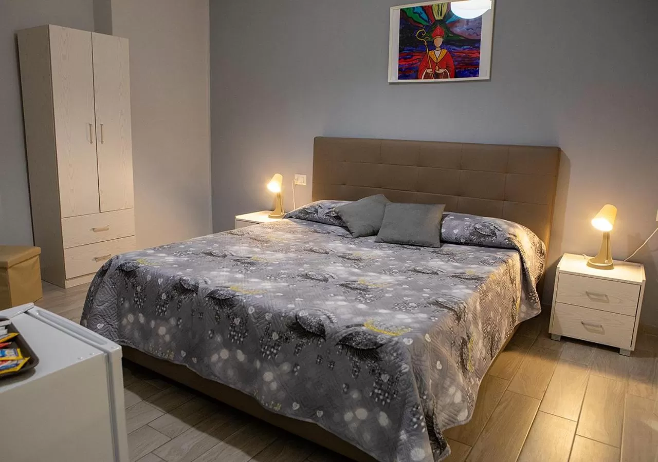 Property building, Bed in zuroli suite