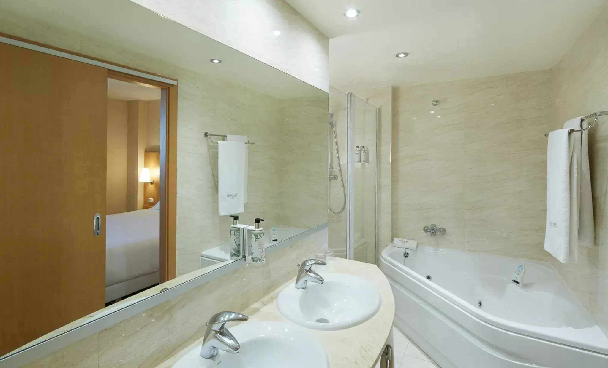 Bathroom in Sercotel Porta Barcelona