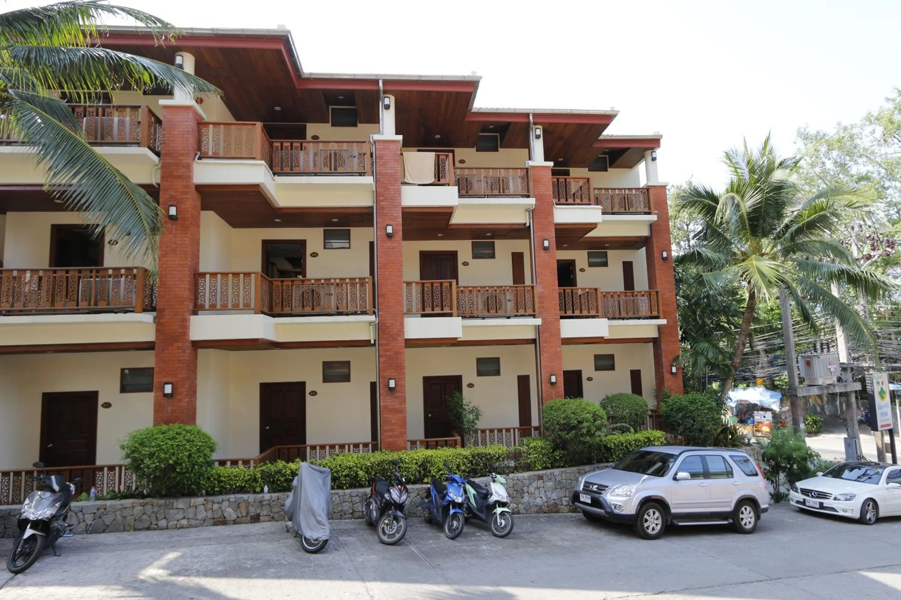 Facade/entrance in Sun Hill Hotel Patong