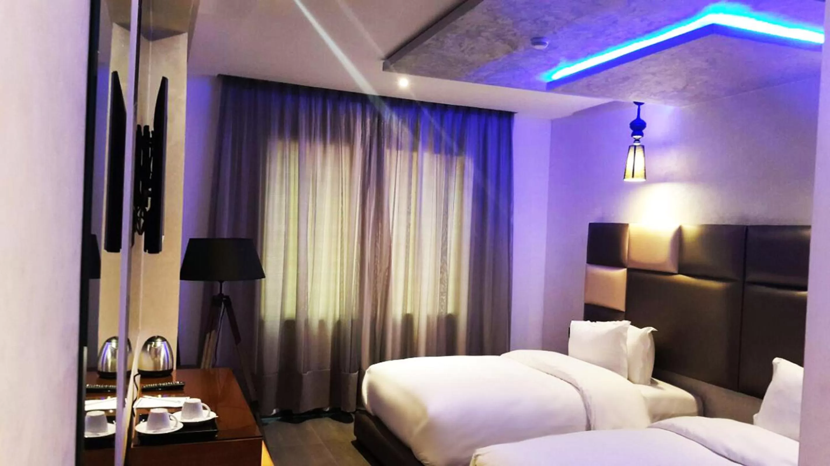 Coffee/tea facilities, Bed in The Seven Hotel