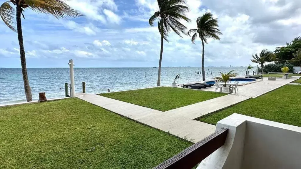 Garden in Flamingo Ocean View