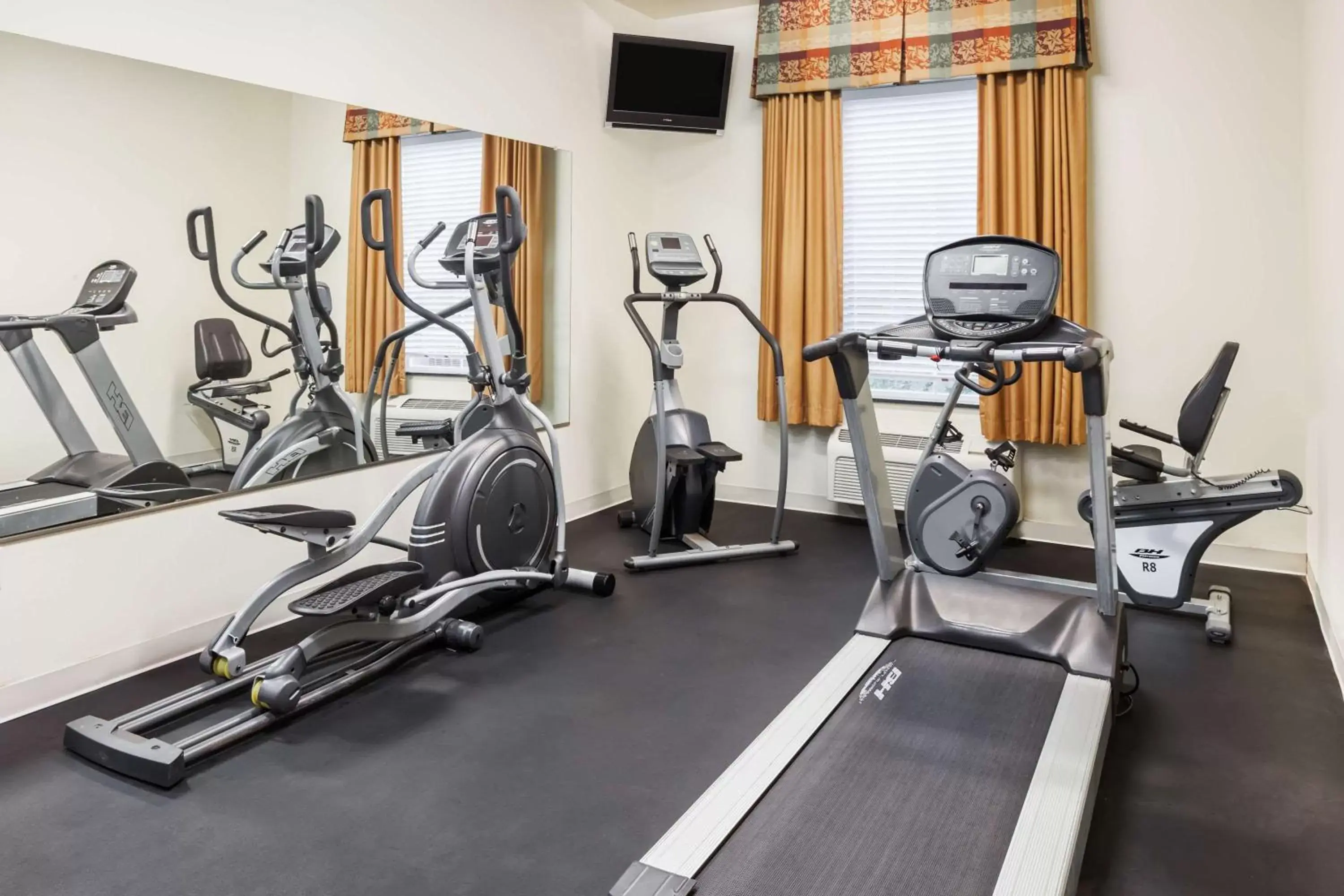 Fitness centre/facilities, Fitness Center/Facilities in Baymont by Wyndham Henderson