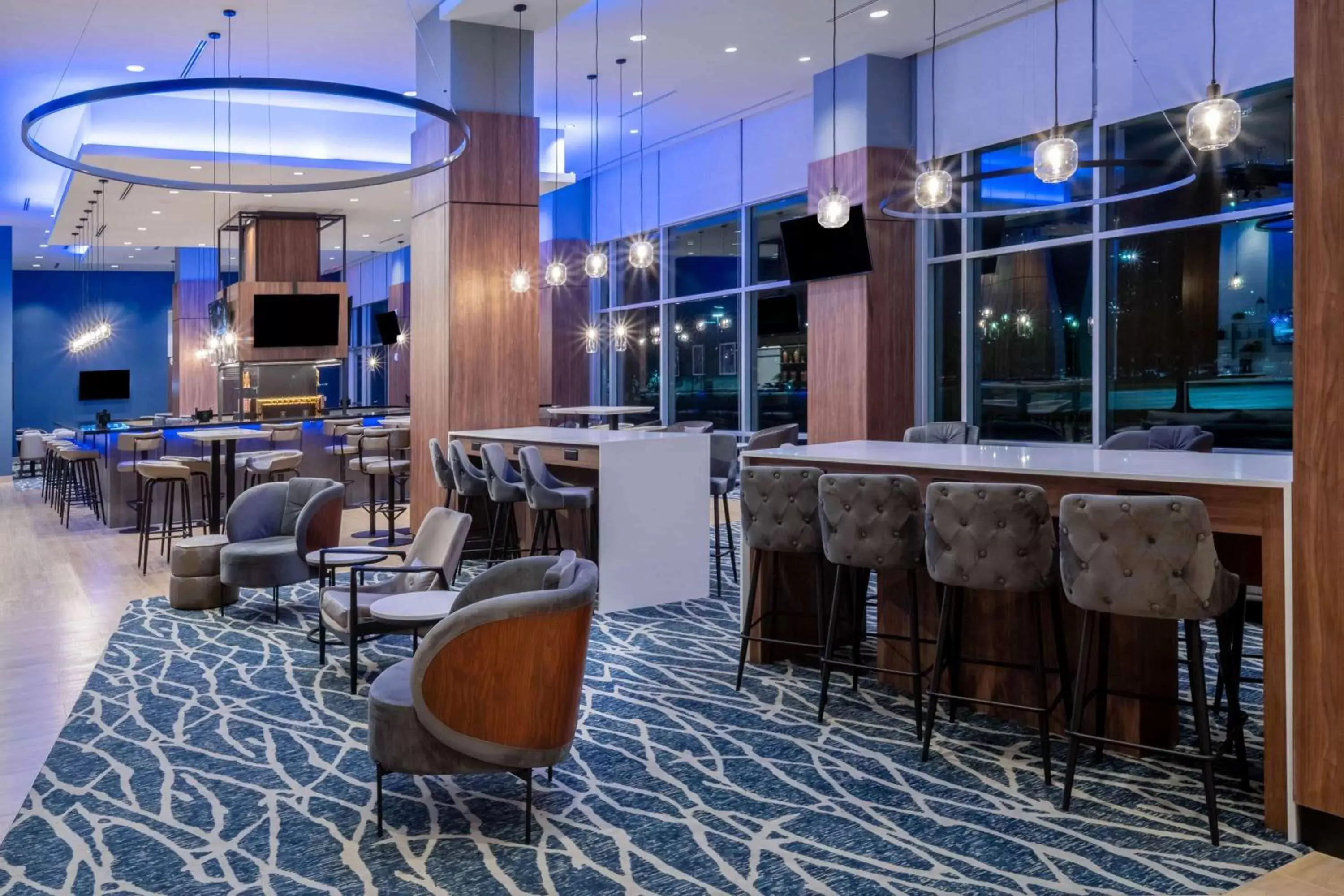 Lobby or reception, Lounge/Bar in La Quinta Inn & Suites by Wyndham Nashville Downtown Stadium