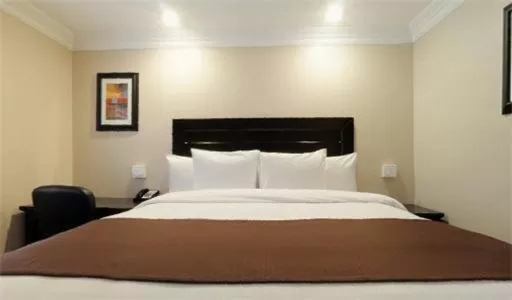 Bed in Raincross Hotel Riverside