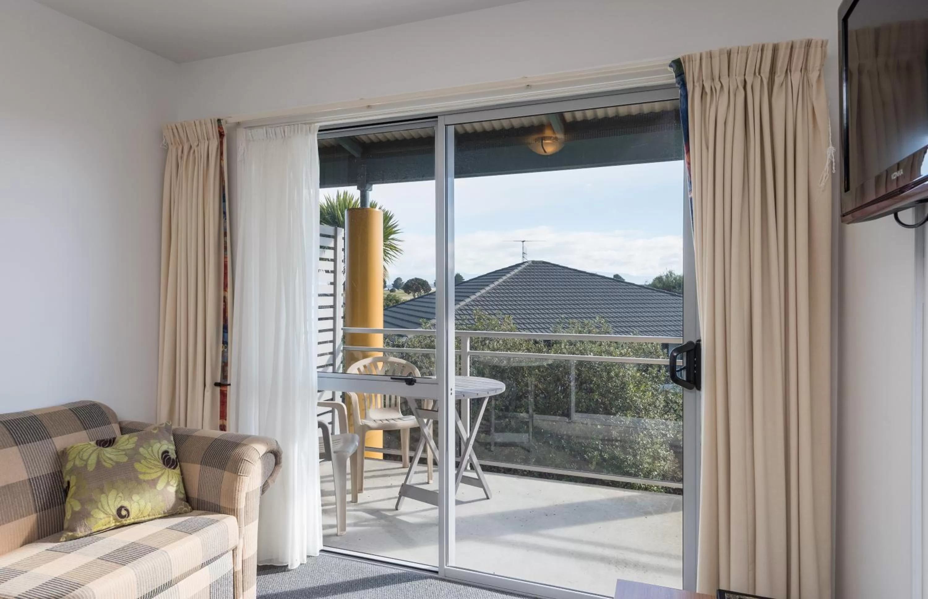 Balcony/Terrace in Greens Motel
