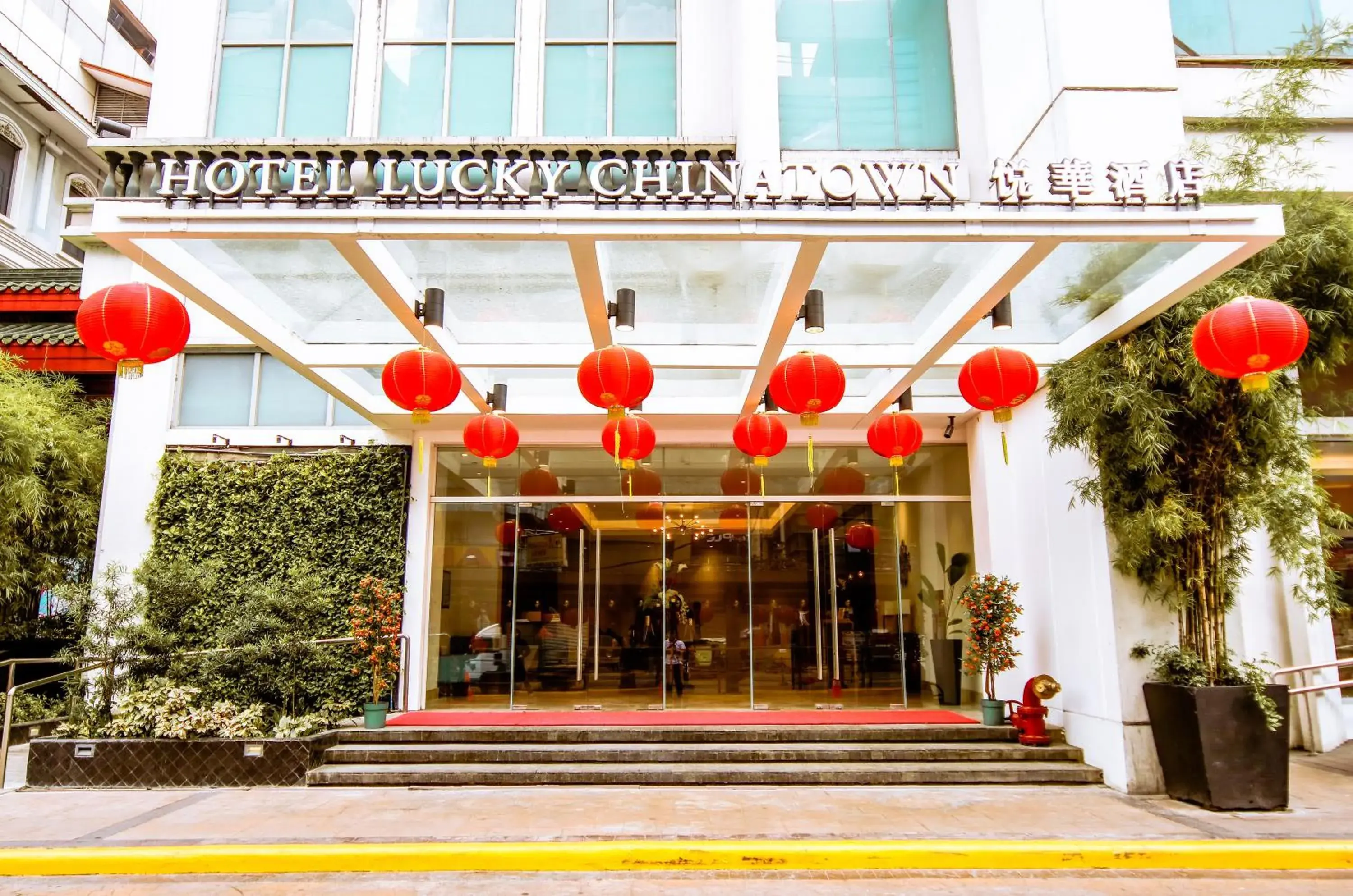 Property building in Hotel Lucky Chinatown