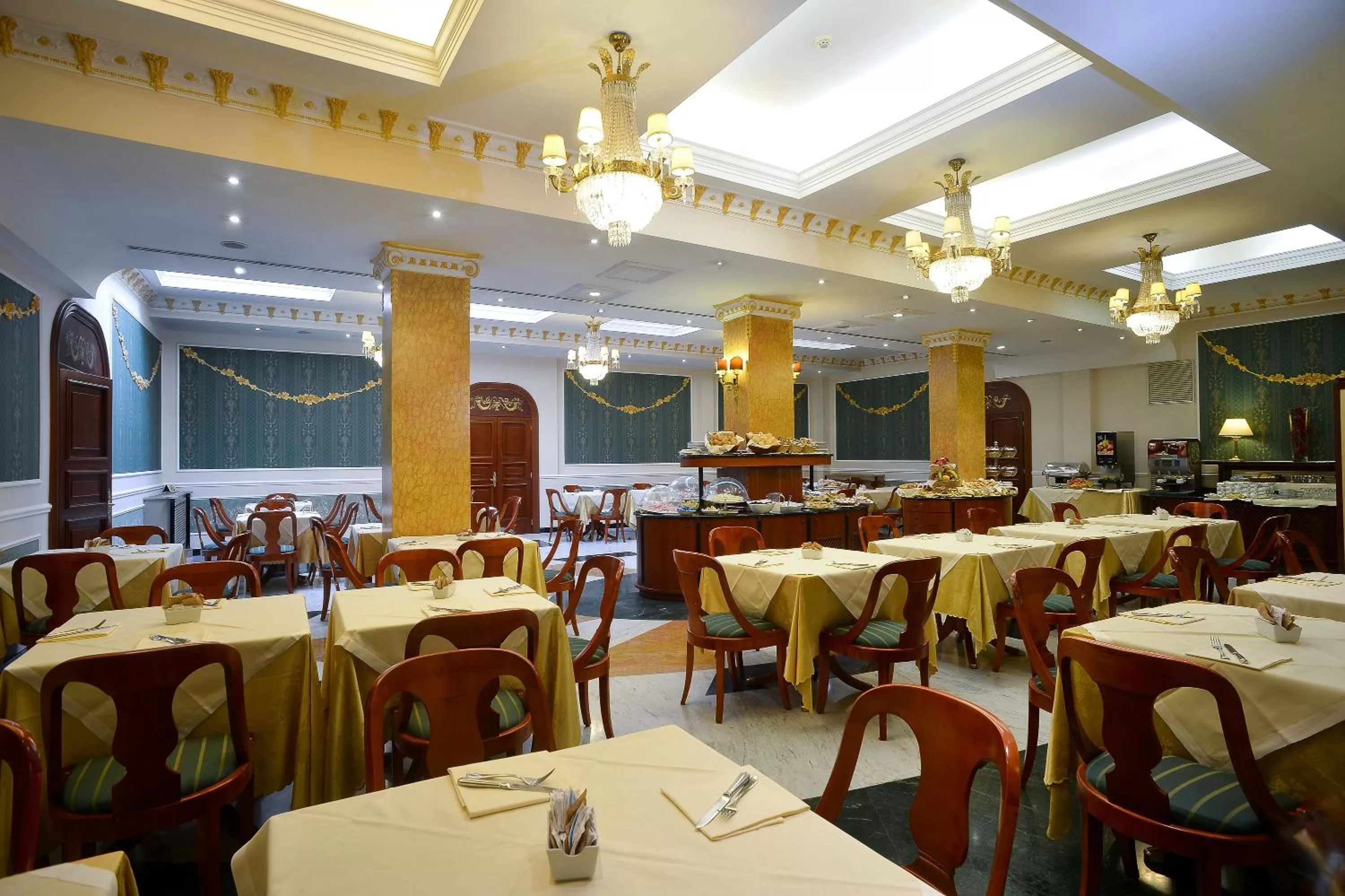 Restaurant/places to eat in Zanhotel Europa
