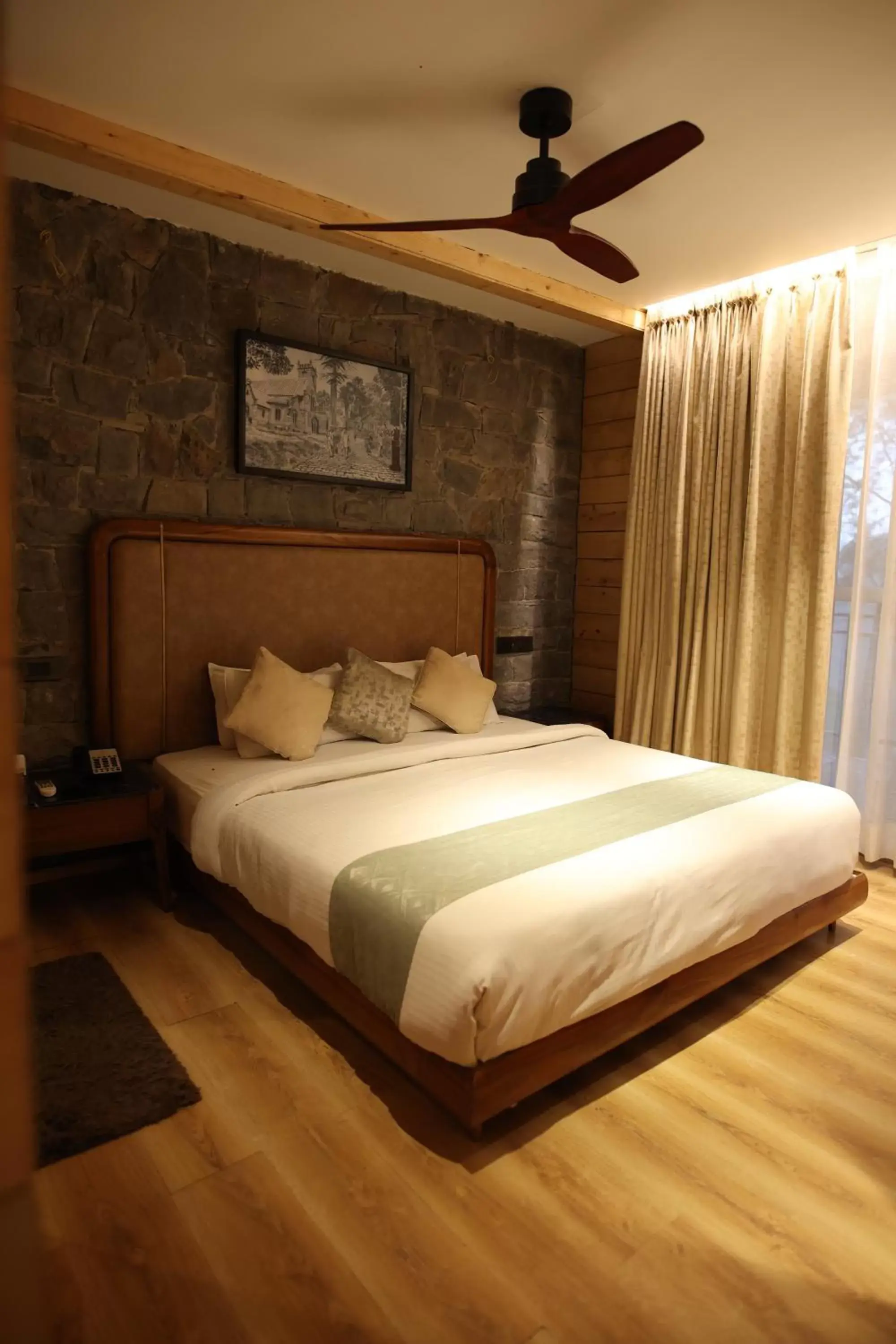 Bedroom, Bed in Kasauli Hills Resort