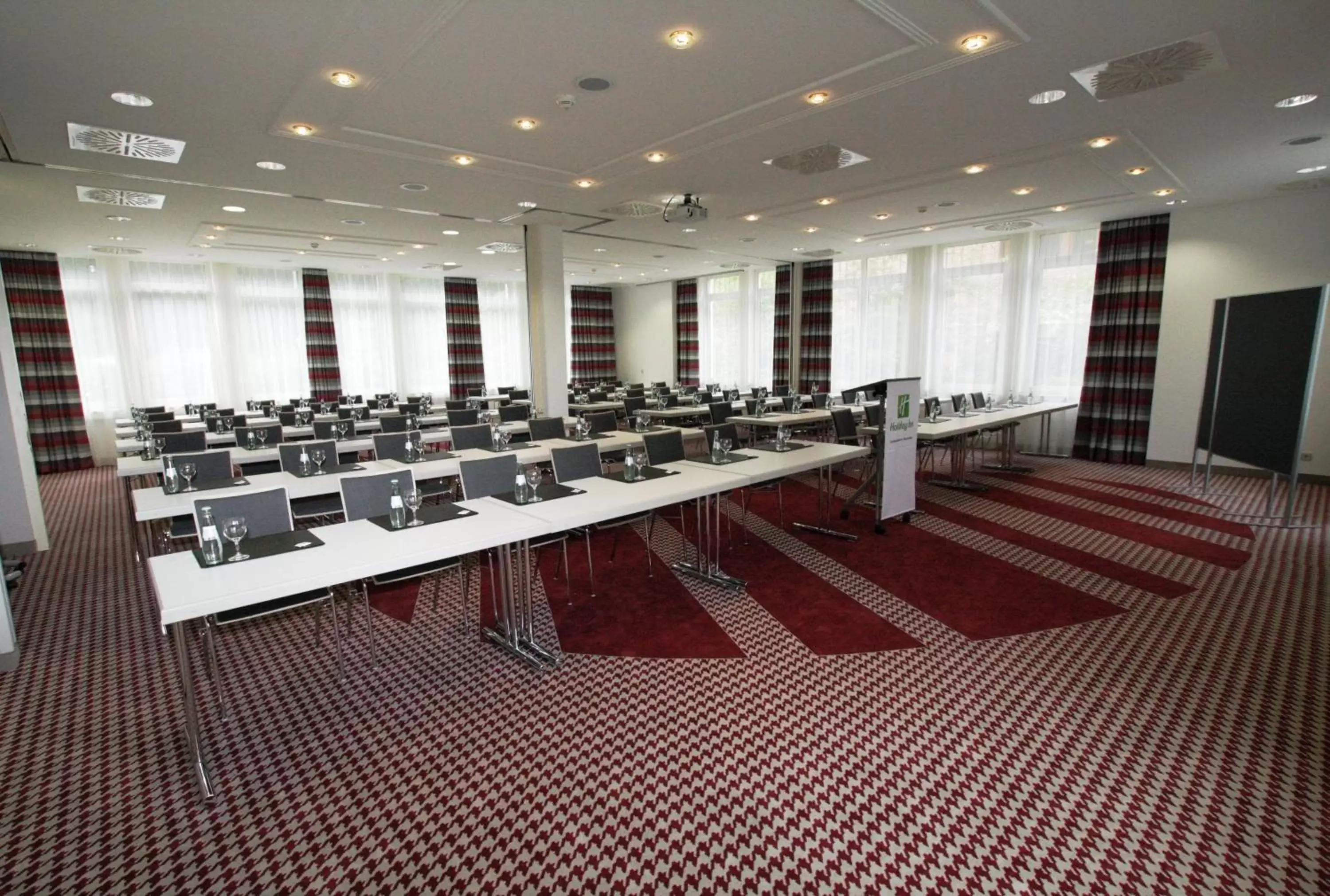 Meeting/conference room in Holiday Inn Frankfurt Airport - Neu-Isenburg, an IHG Hotel