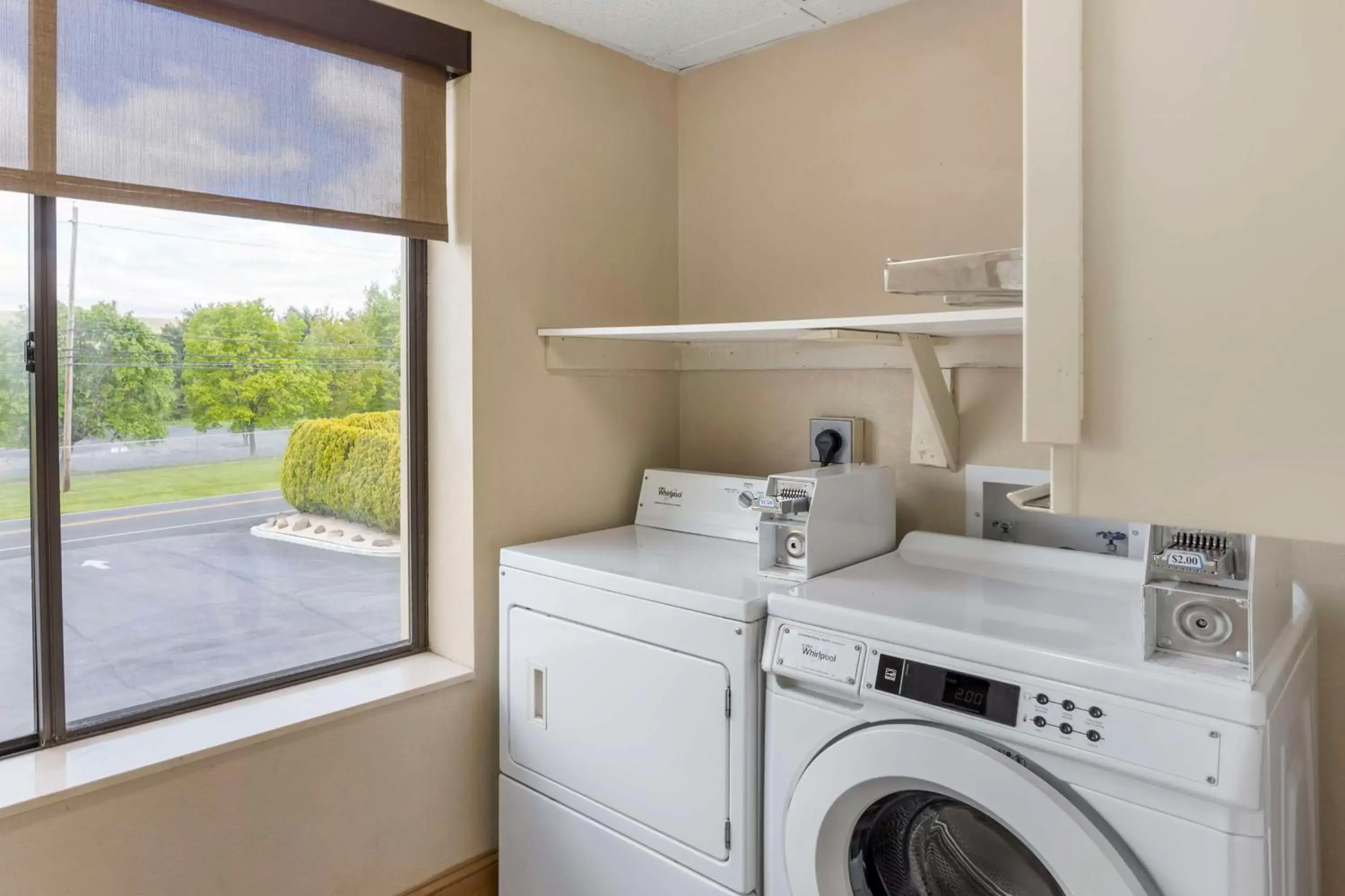 laundry, Kitchen/Kitchenette in Best Western Grantville Hershey