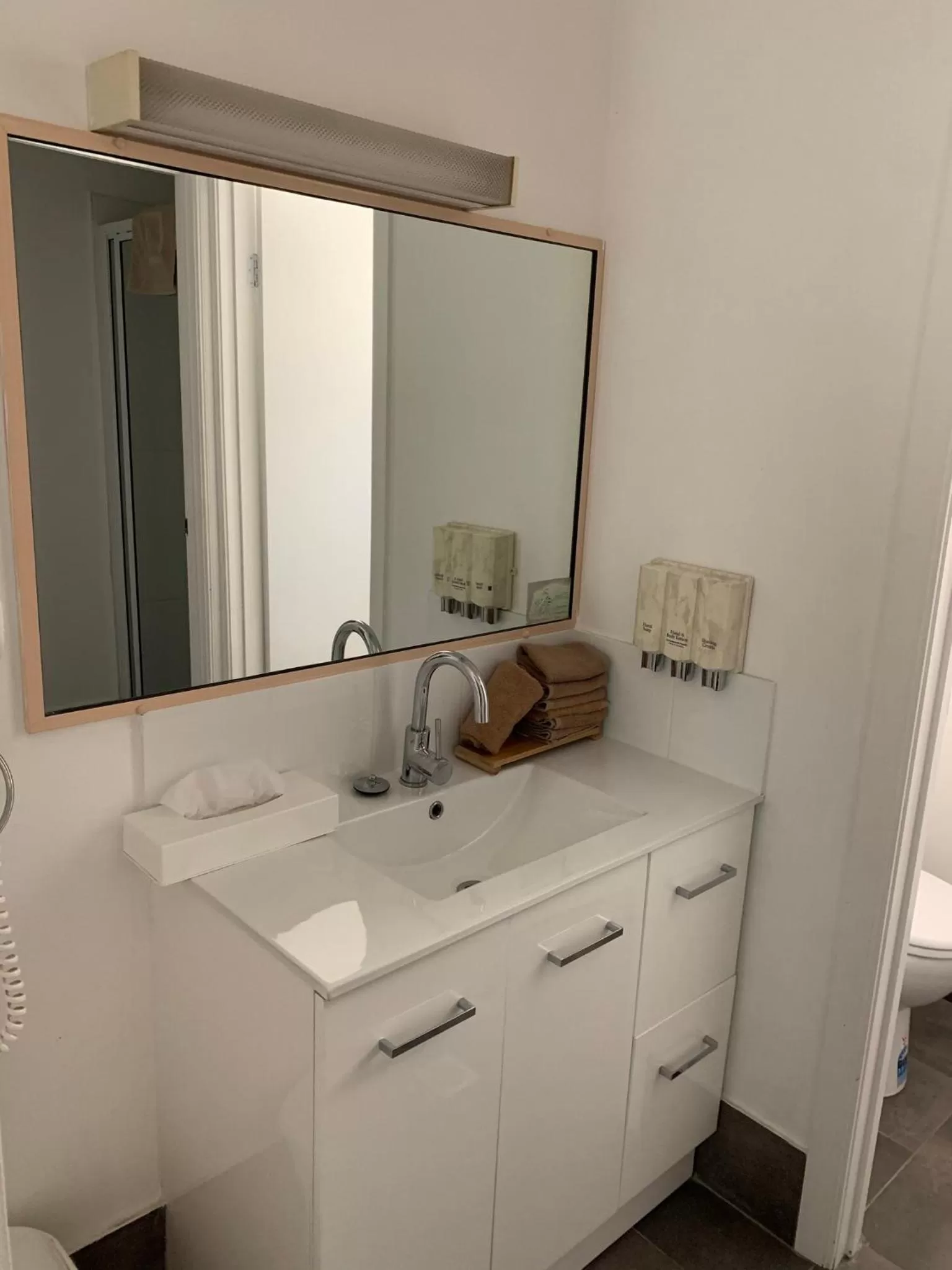 Bathroom in Swaggers Motor Inn