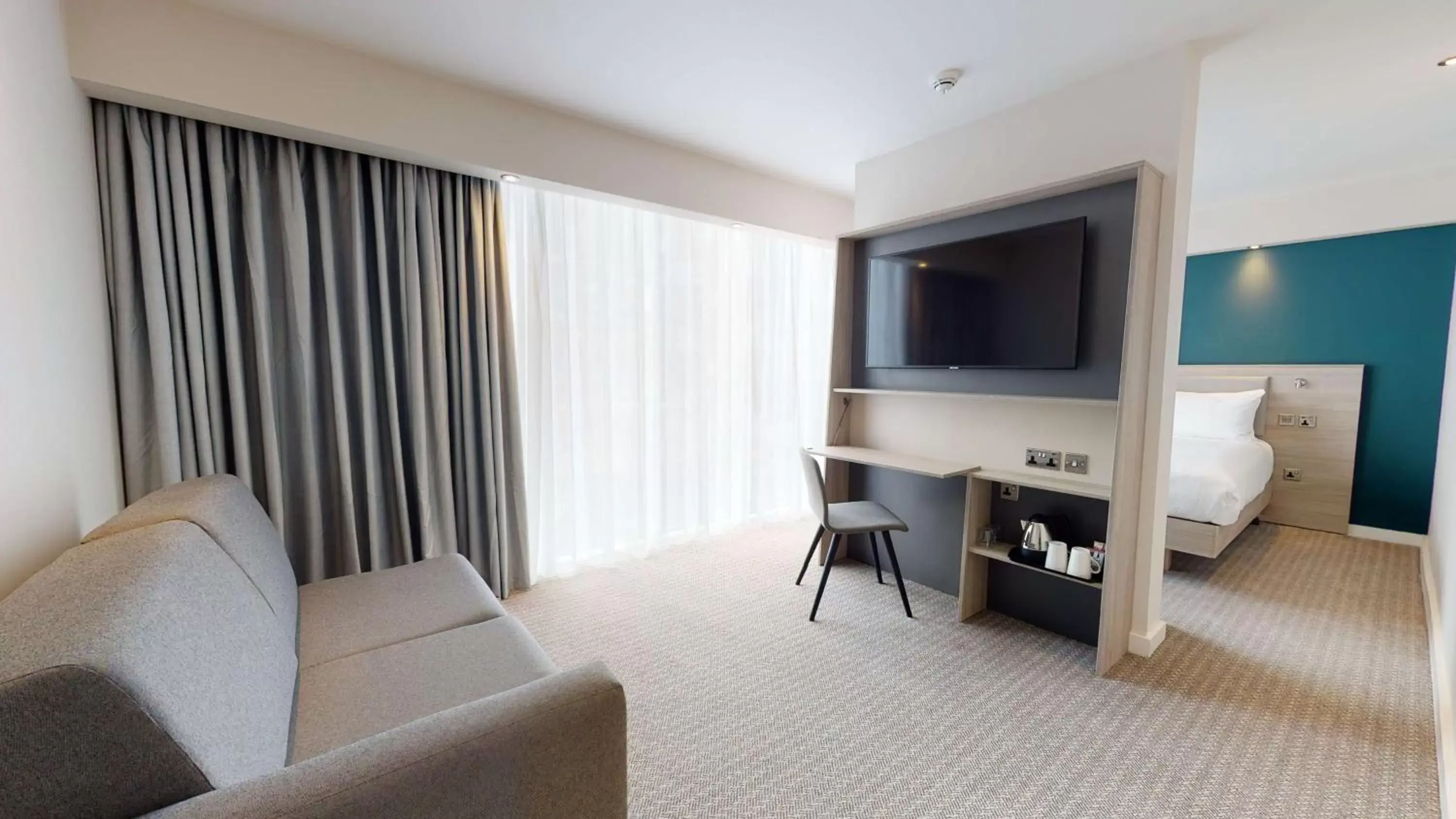 Bedroom, TV/Entertainment Center in Hampton By Hilton Manchester Northern Quarter