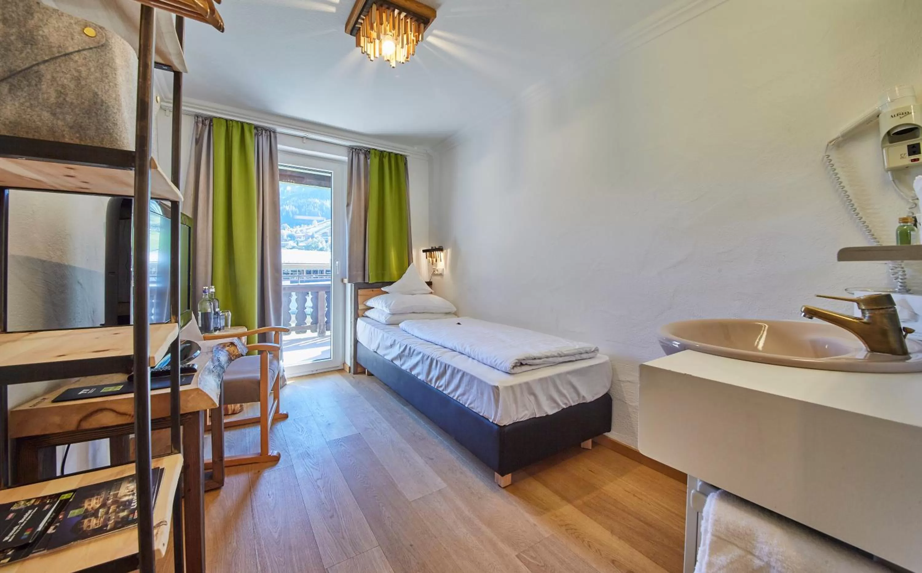 Bedroom, Bed in Stammhaus im Hotel Alpine Palace