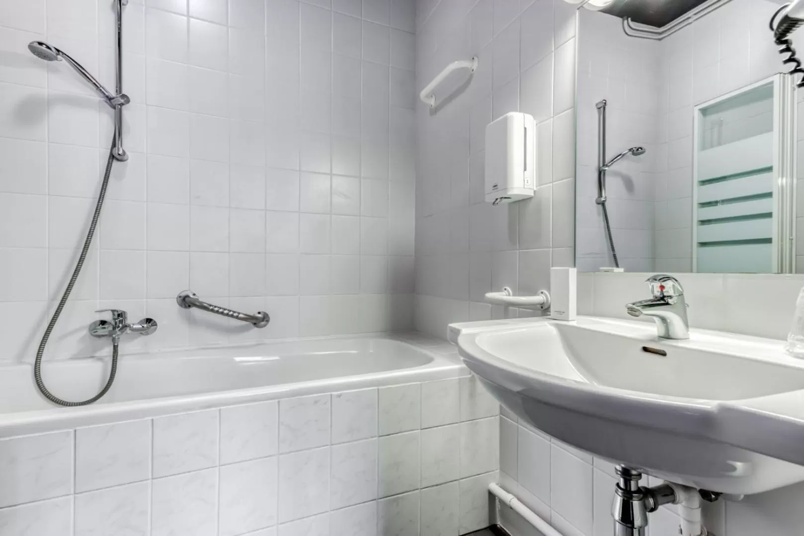 Bathroom in Hôtel de la Gare