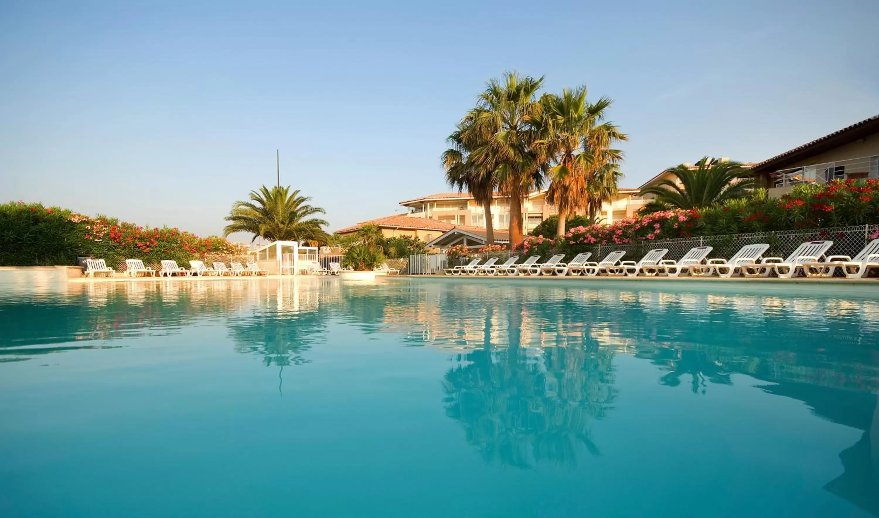 Swimming pool in Mercure Thalasso & Spa Port Fréjus Swimming pool in Mercure Thalasso & Spa Port Fréjus