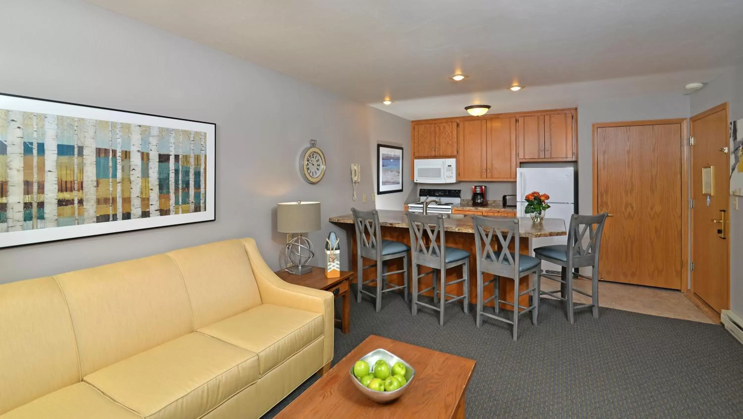 Living room, Seating Area in Westwood Shores Waterfront Resort