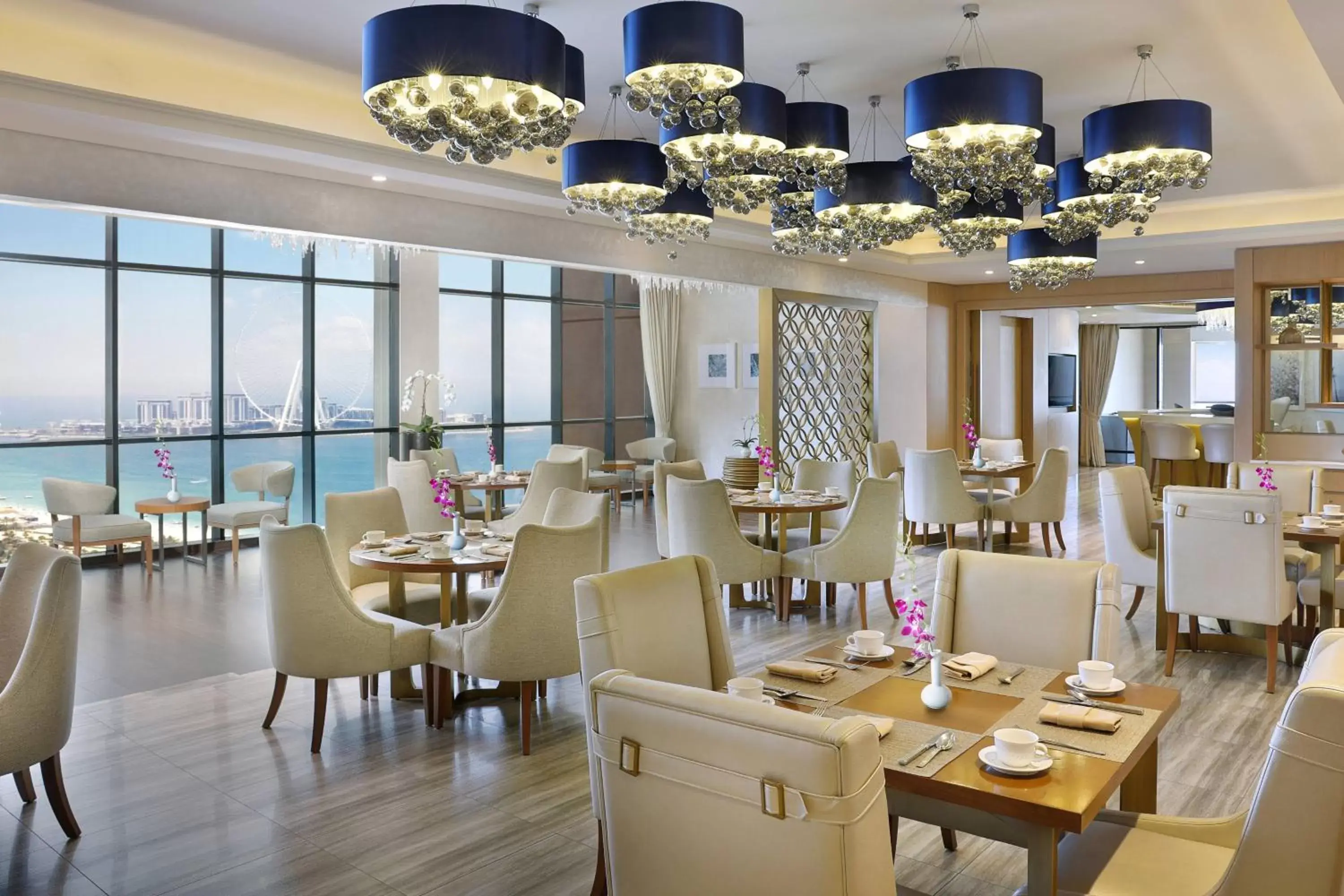 Lounge or bar, Restaurant/Places to Eat in Habtoor Grand Resort, Autograph Collection