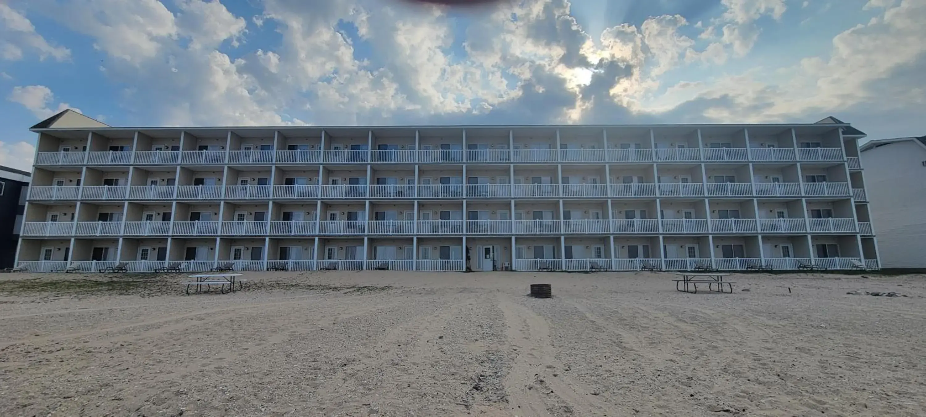 Property Building in Mackinaw Beach And Bay All Suites Resort