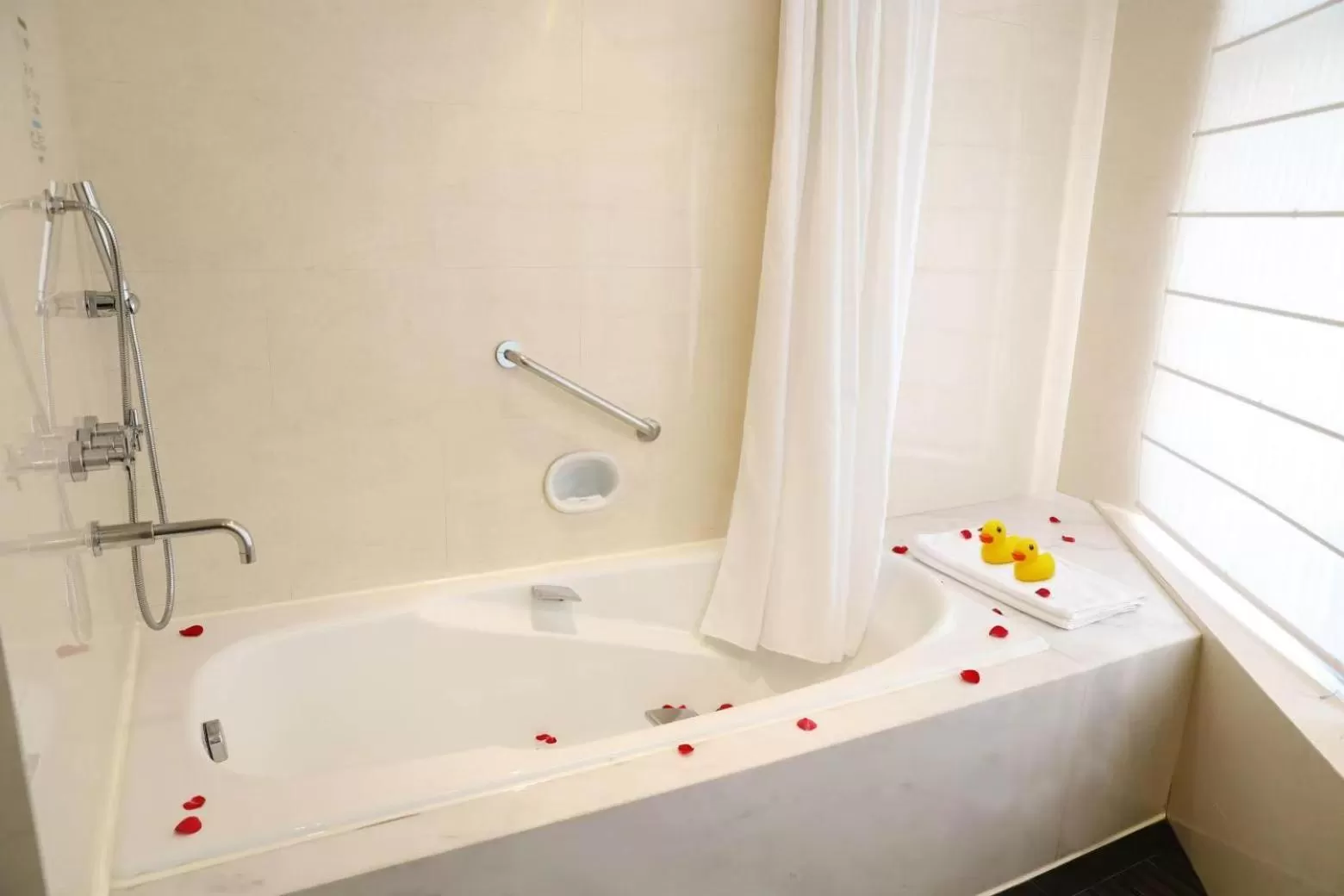 Photo of the whole room in Jianguo Hotel Guangzhou