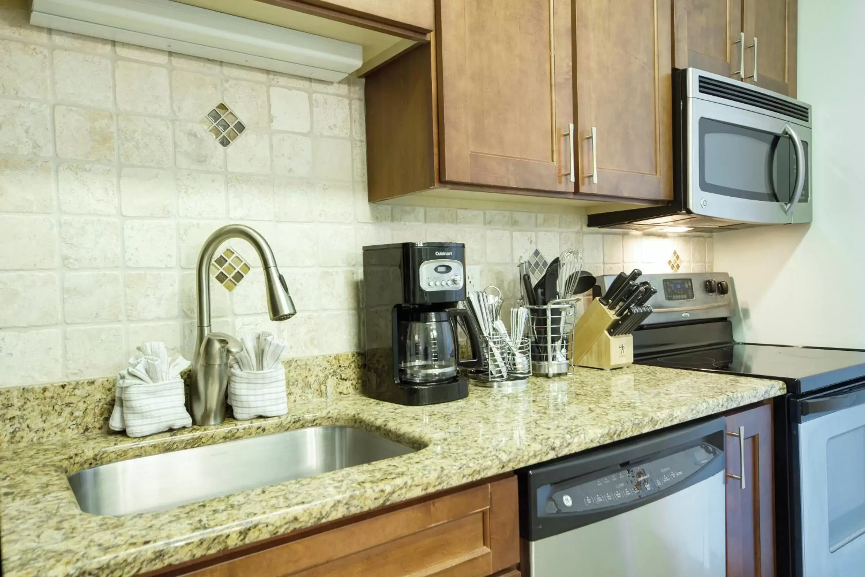 Kitchen or kitchenette, Kitchen/Kitchenette in Club Wyndham Towers on the Grove