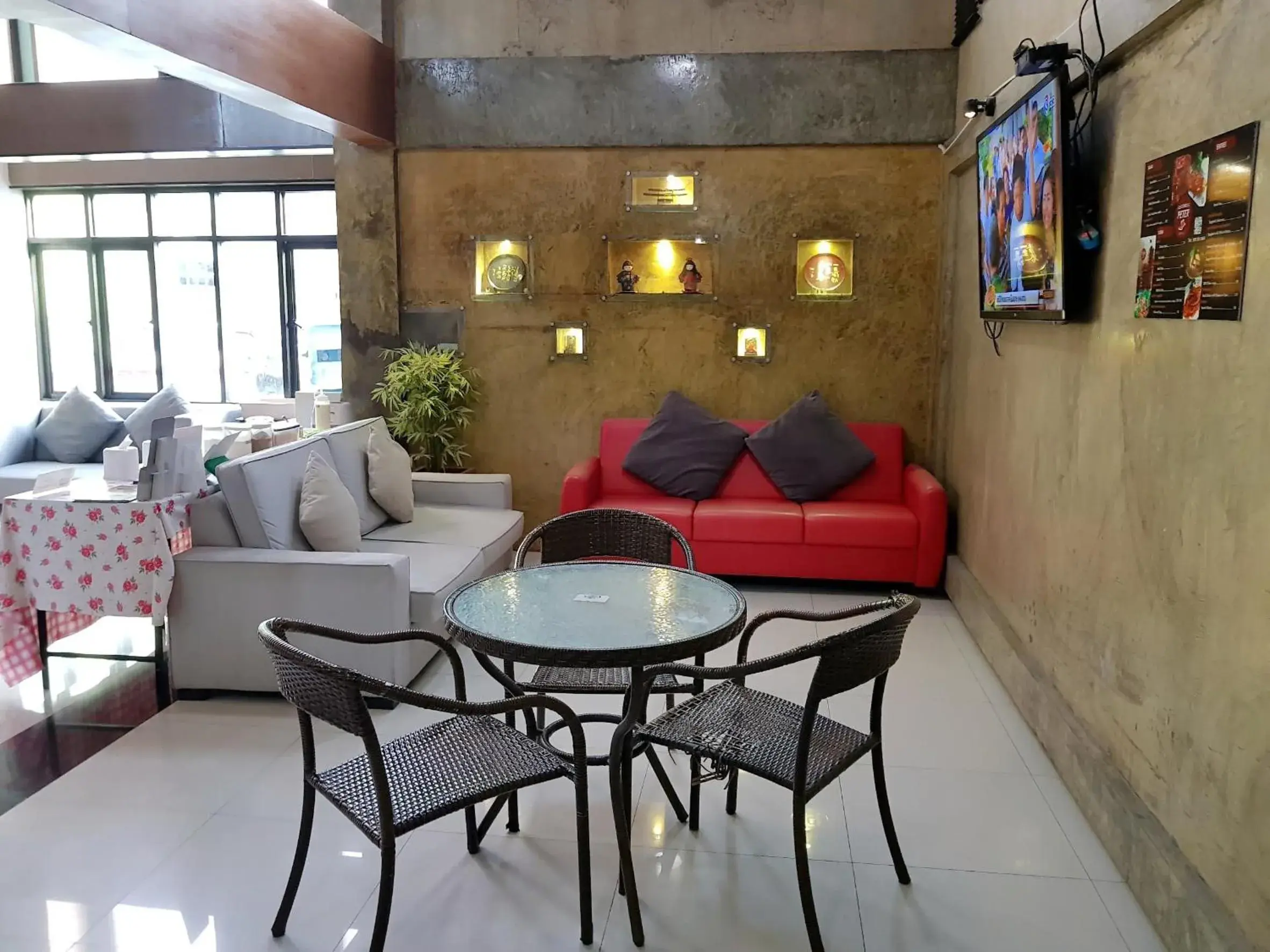 Restaurant/places to eat in Izen Budget Hotel & Residence Restaurant/places to eat in Izen Budget Hotel & Residence