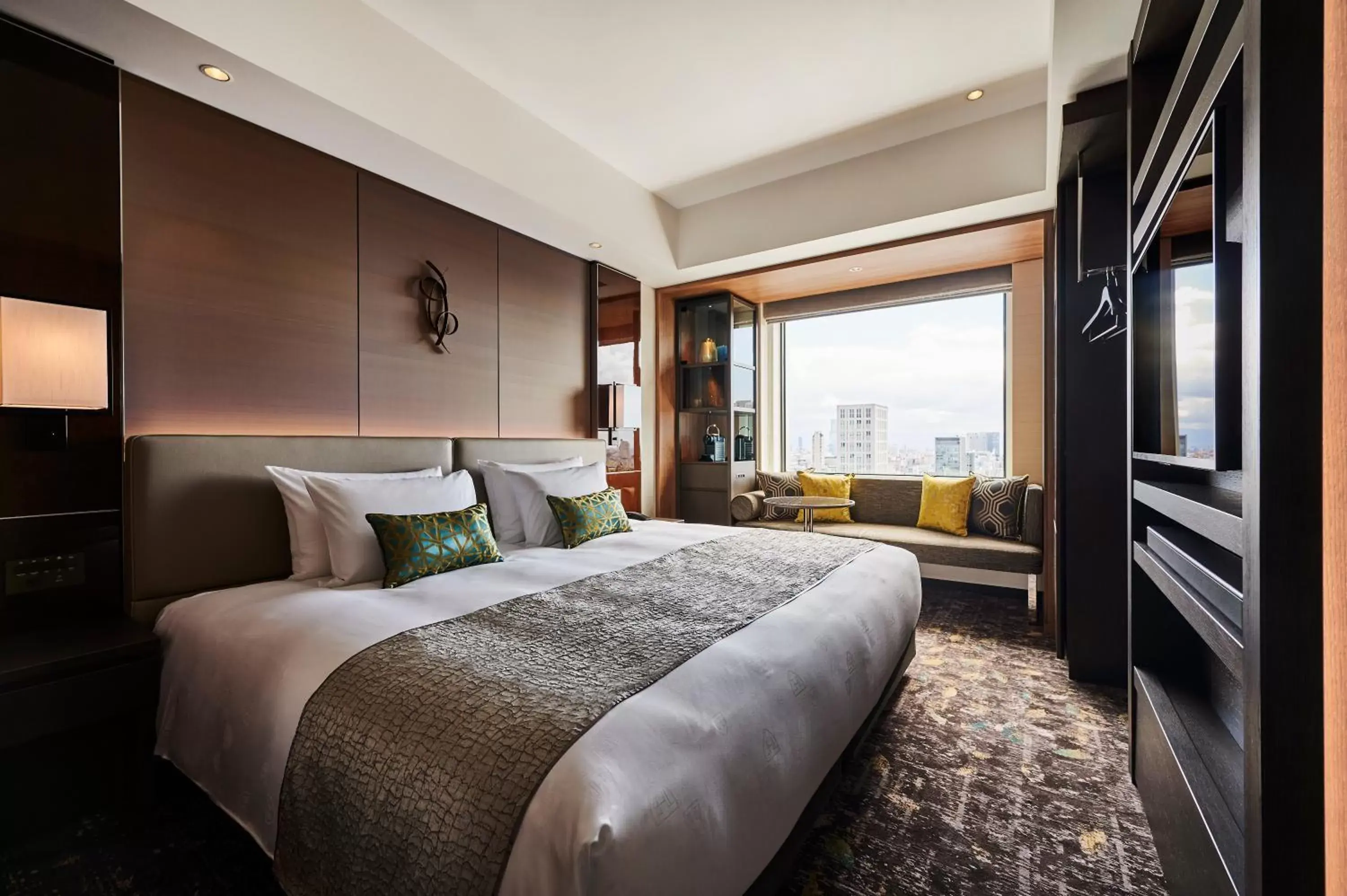 Bed in The Royal Park Hotel Iconic Osaka Midosuji