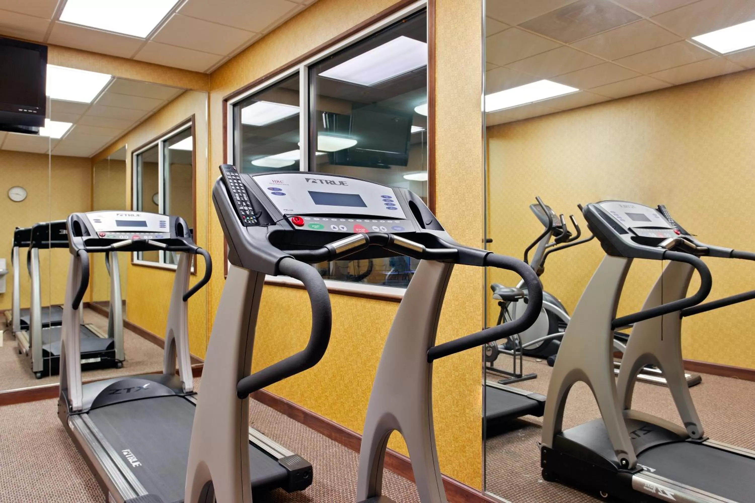Fitness centre/facilities in Holiday Inn Express & Suites Malvern, an IHG Hotel