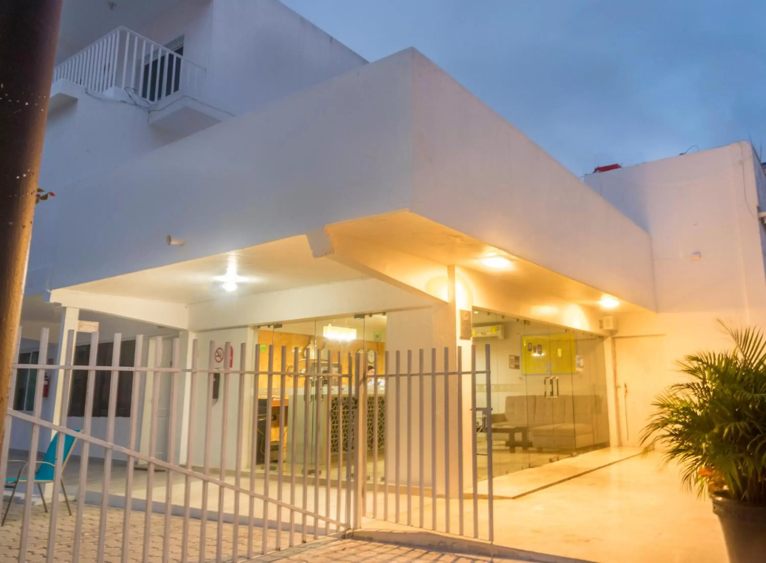 Facade/entrance in Hotel Casa Blanca