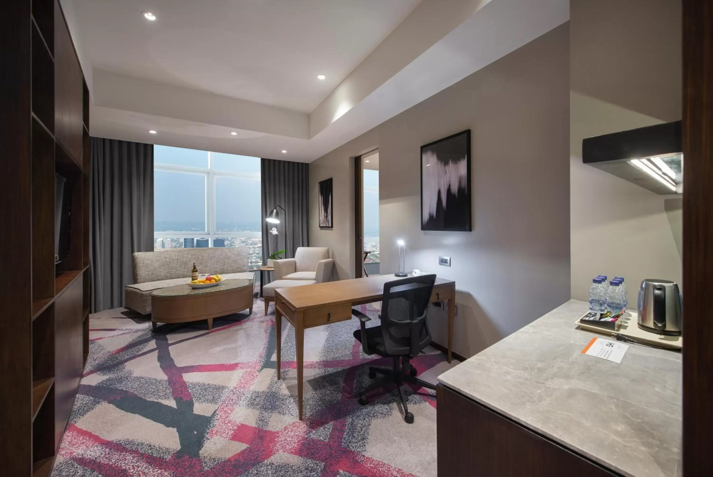 Bedroom, Seating Area in Crowne Plaza Manila Galleria, an IHG Hotel