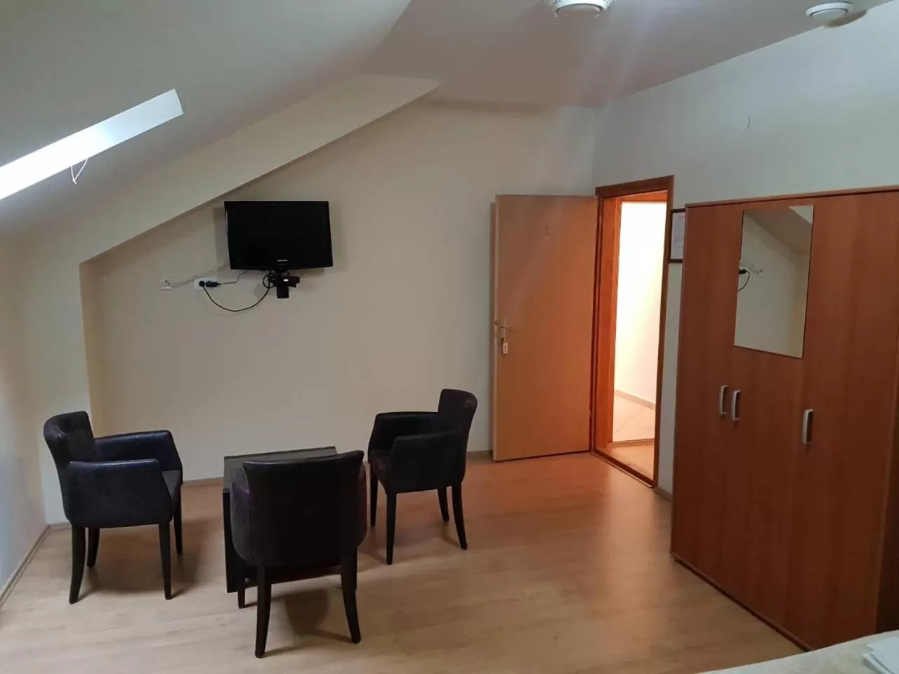 OSTROG Aparthotel KOLIBA-VLASTNIŠTVO MANASTIRA OSTROG