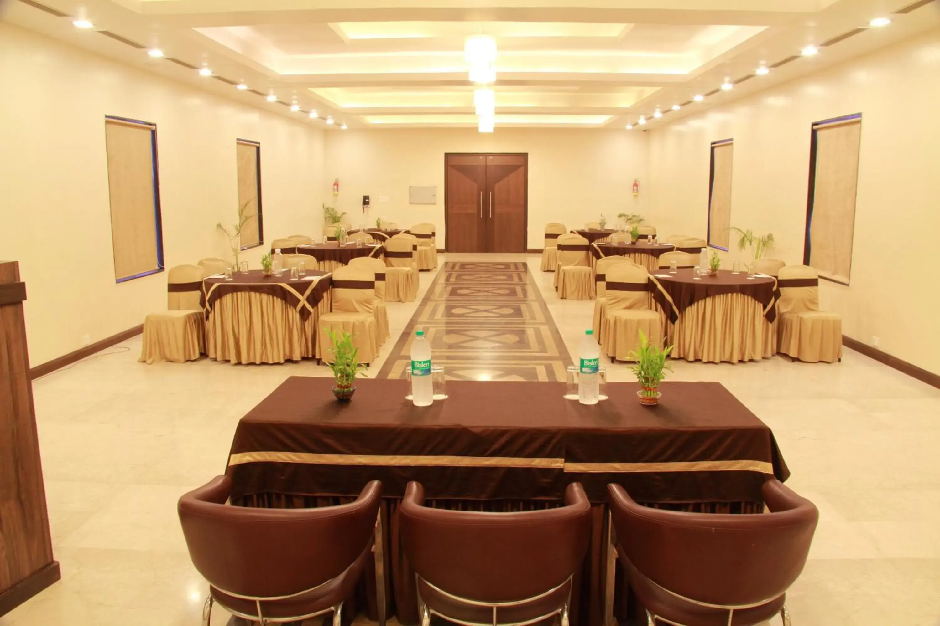 Banquet/Function facilities, Restaurant/Places to Eat in Amantra Comfort Hotel