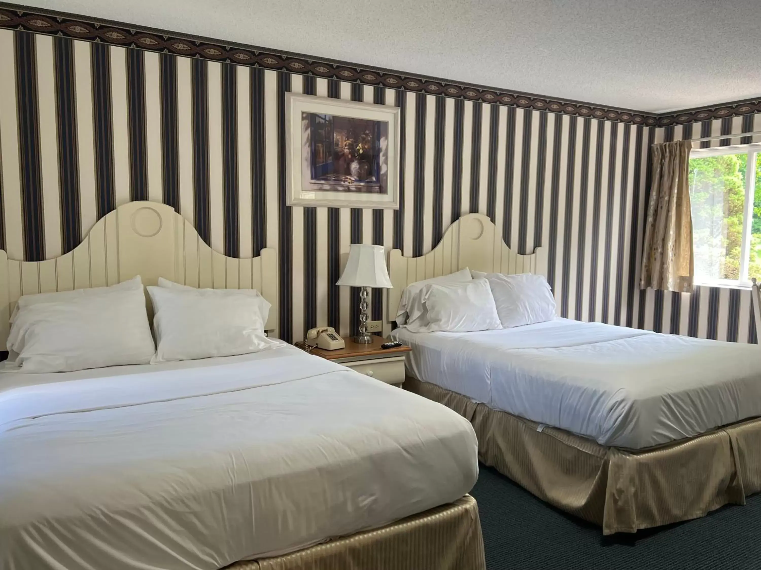 Bed in Rocky River Inn