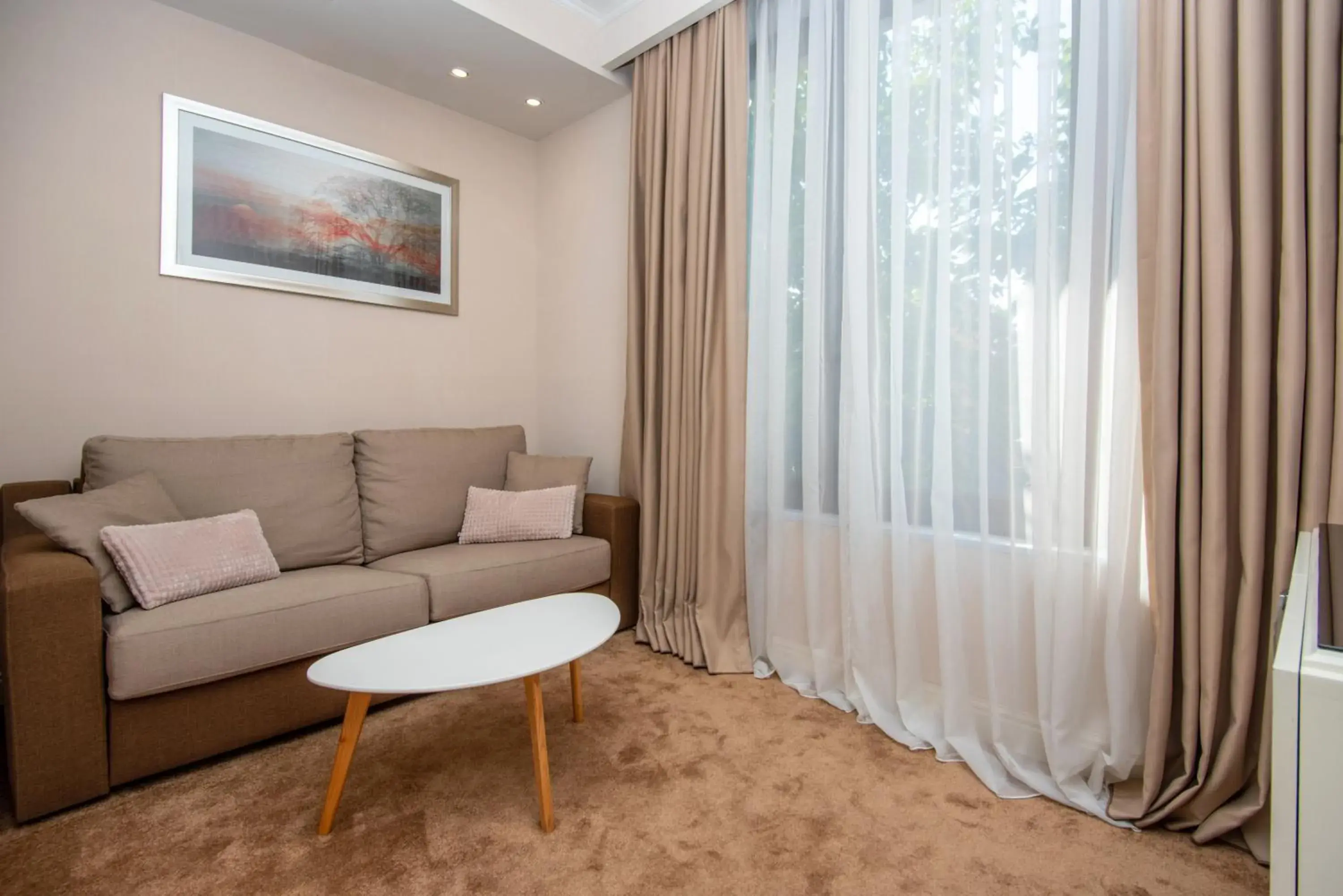 Living room, Seating Area in City Avenue Hotel