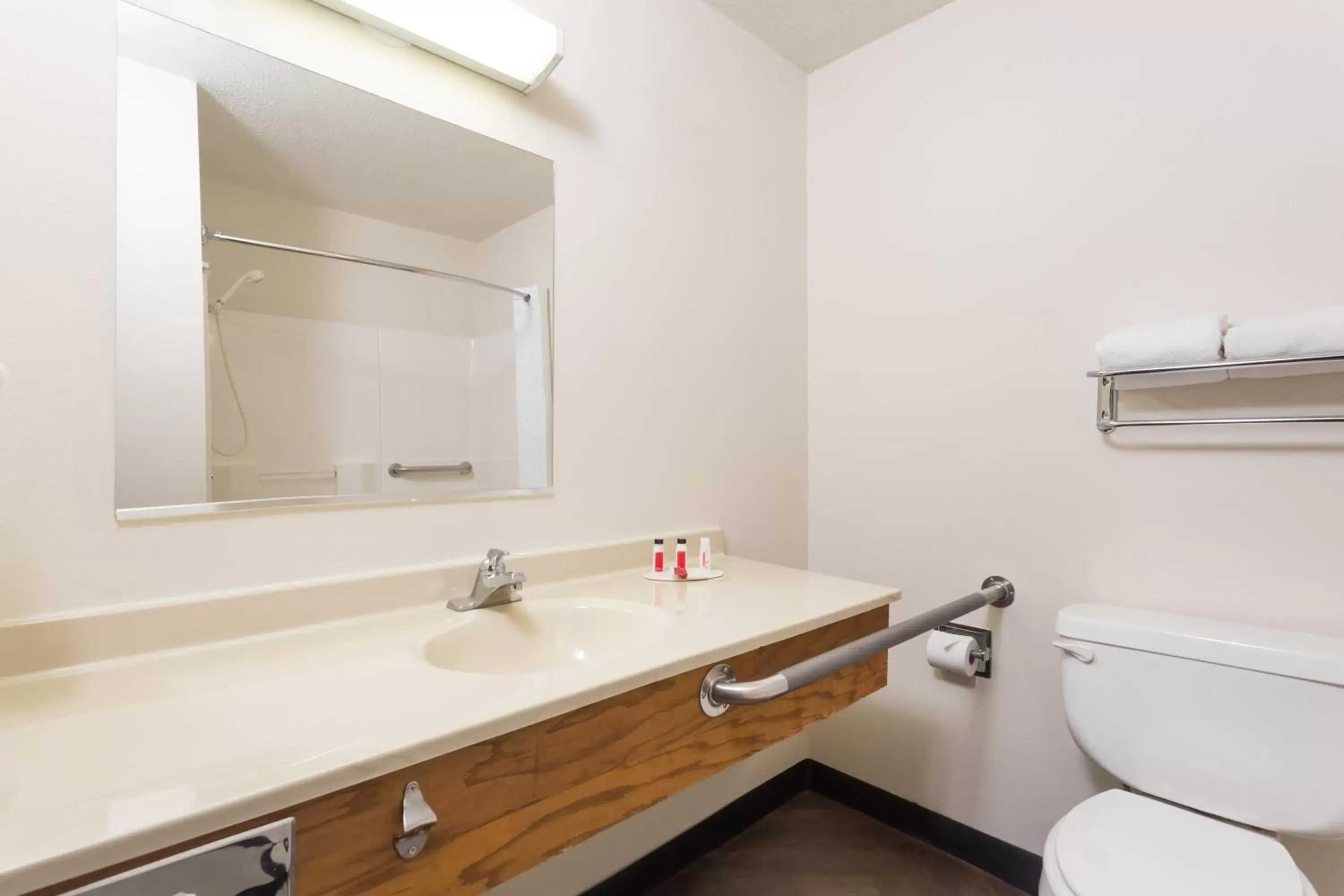 Bathroom in Super 8 by Wyndham Germantown/Milwaukee