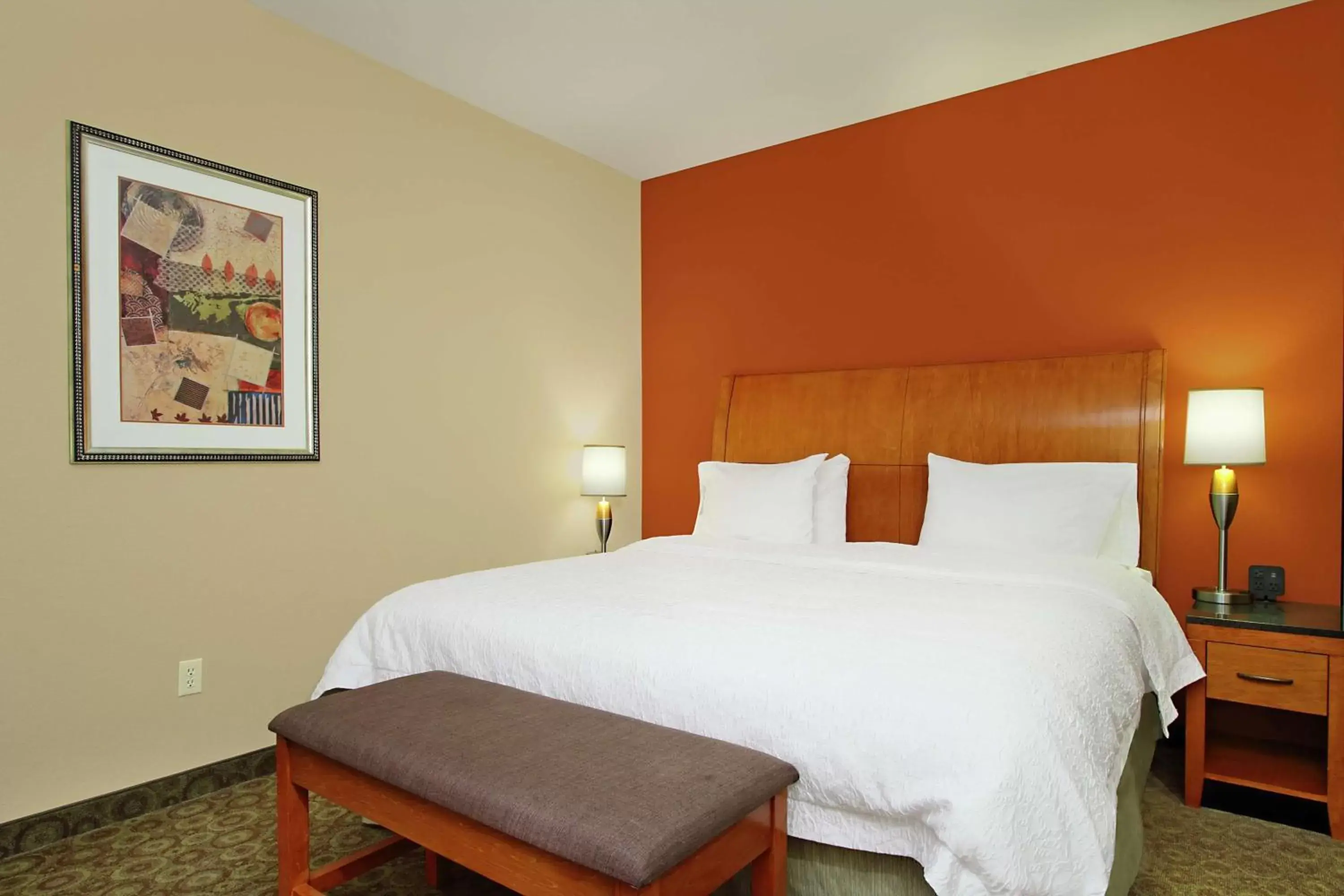 Bed in Hampton Inn & Suites Buffalo