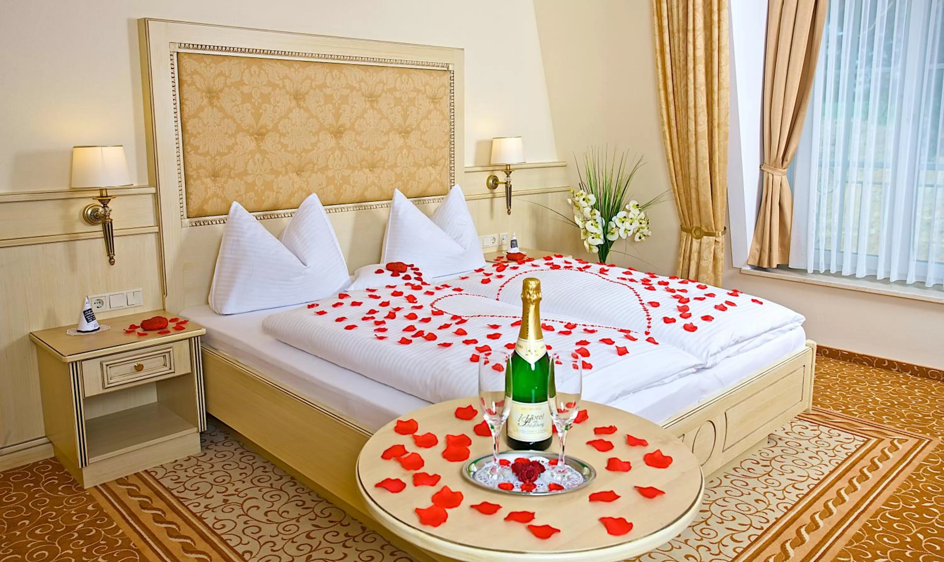 Bedroom, Bed in Hotel am Schloßberg